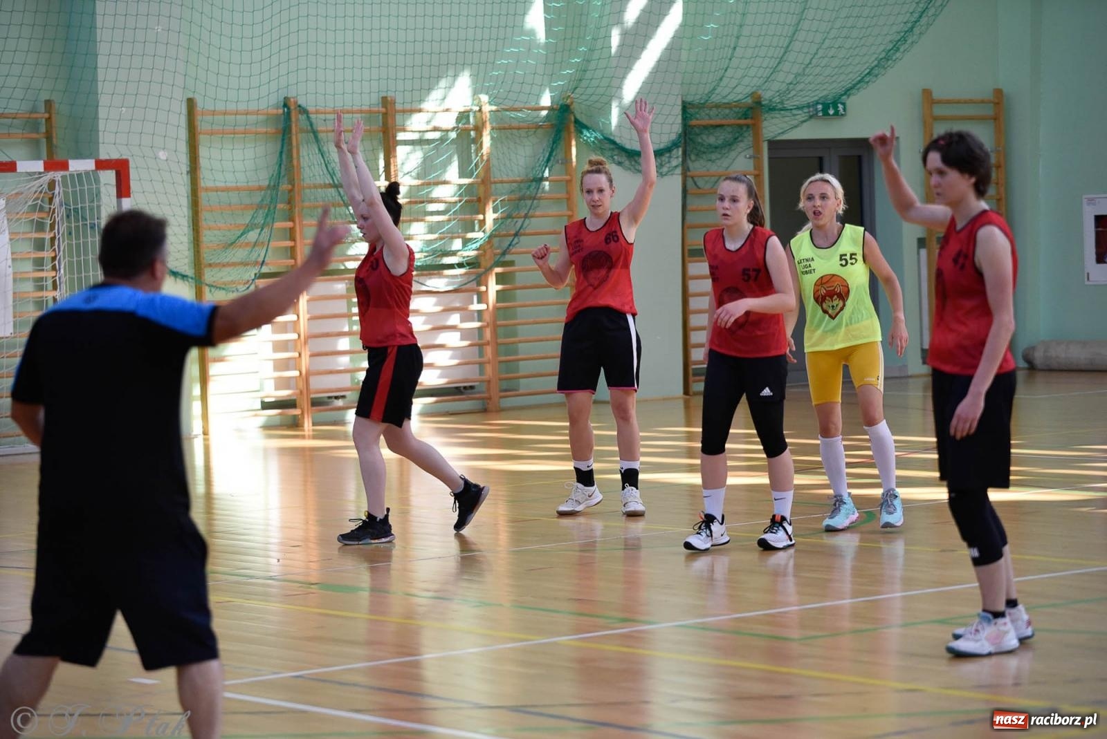 Zdjęcie w galerii na portalu naszraciborz.pl: Rywalizacja z miłości do dyscypliny. Liga Koszykówki Kobiet w Raciborzu [FOTO] wiadomości z regionu