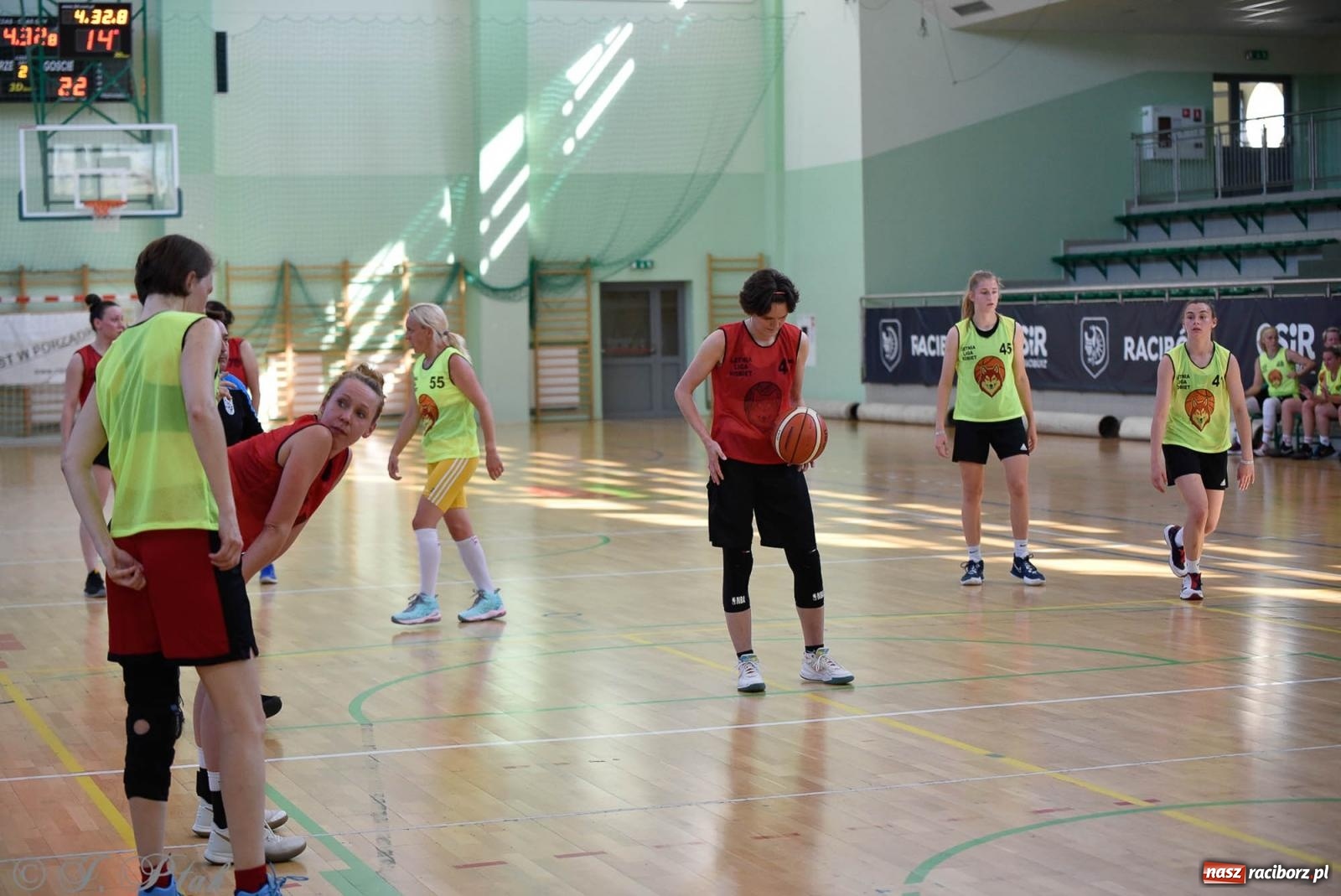 Zdjęcie w galerii na portalu naszraciborz.pl: Rywalizacja z miłości do dyscypliny. Liga Koszykówki Kobiet w Raciborzu [FOTO] wiadomości z regionu