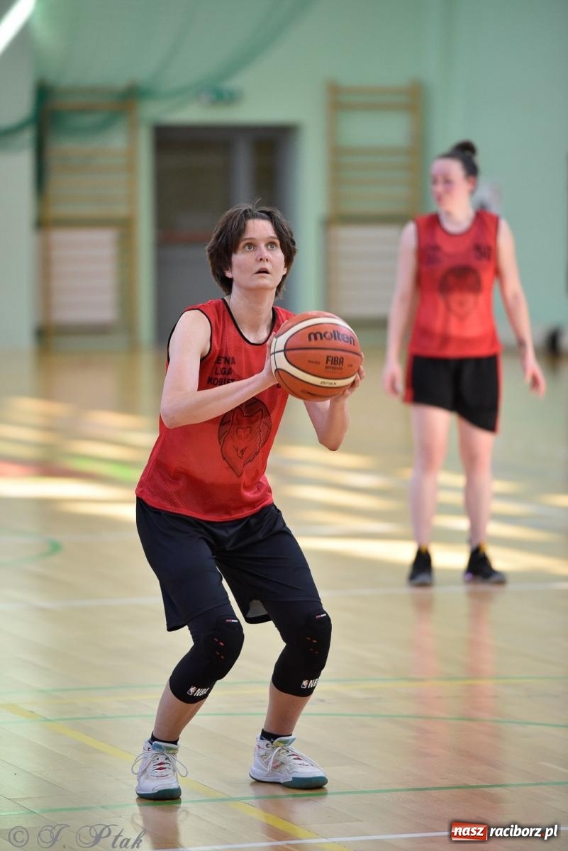 Zdjęcie w galerii na portalu naszraciborz.pl: Rywalizacja z miłości do dyscypliny. Liga Koszykówki Kobiet w Raciborzu [FOTO] wiadomości z regionu
