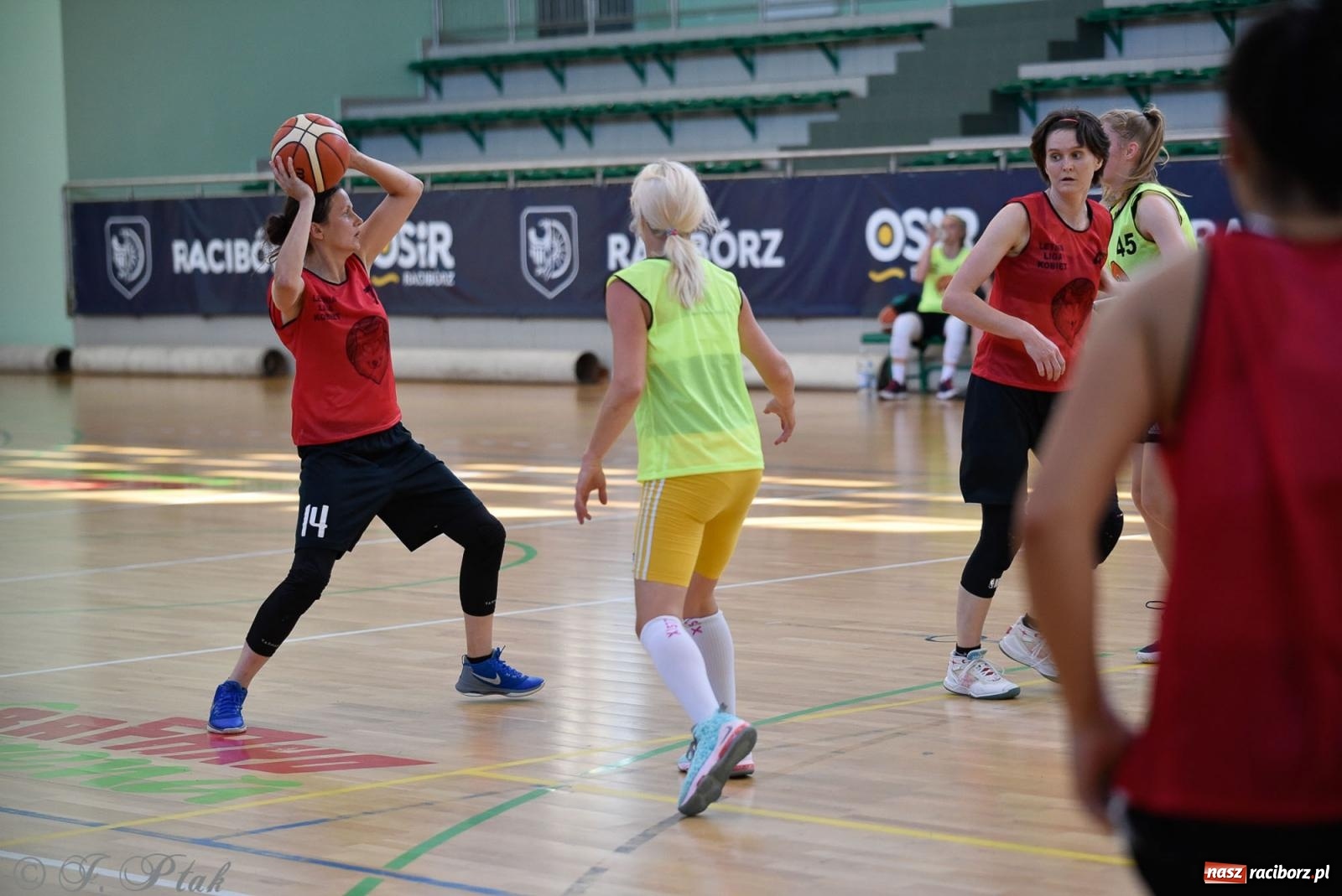 Zdjęcie w galerii na portalu naszraciborz.pl: Rywalizacja z miłości do dyscypliny. Liga Koszykówki Kobiet w Raciborzu [FOTO] wiadomości z regionu