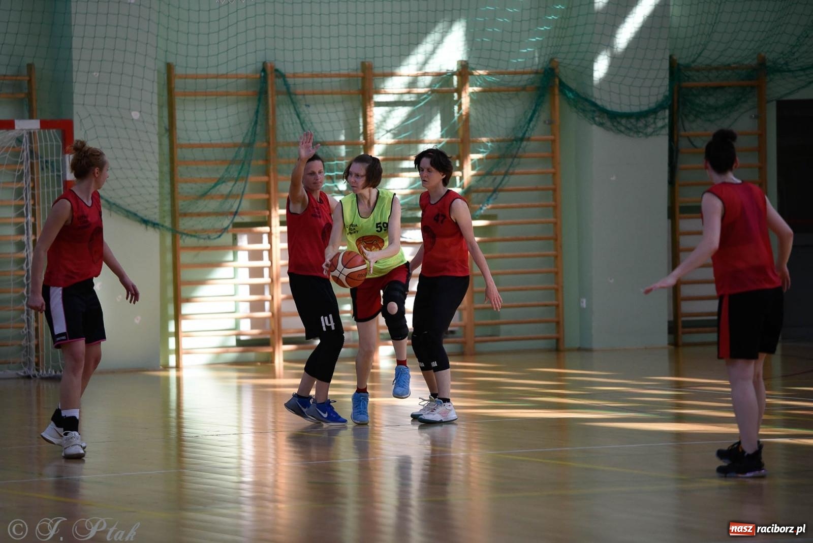 Zdjęcie w galerii na portalu naszraciborz.pl: Rywalizacja z miłości do dyscypliny. Liga Koszykówki Kobiet w Raciborzu [FOTO] wiadomości z regionu