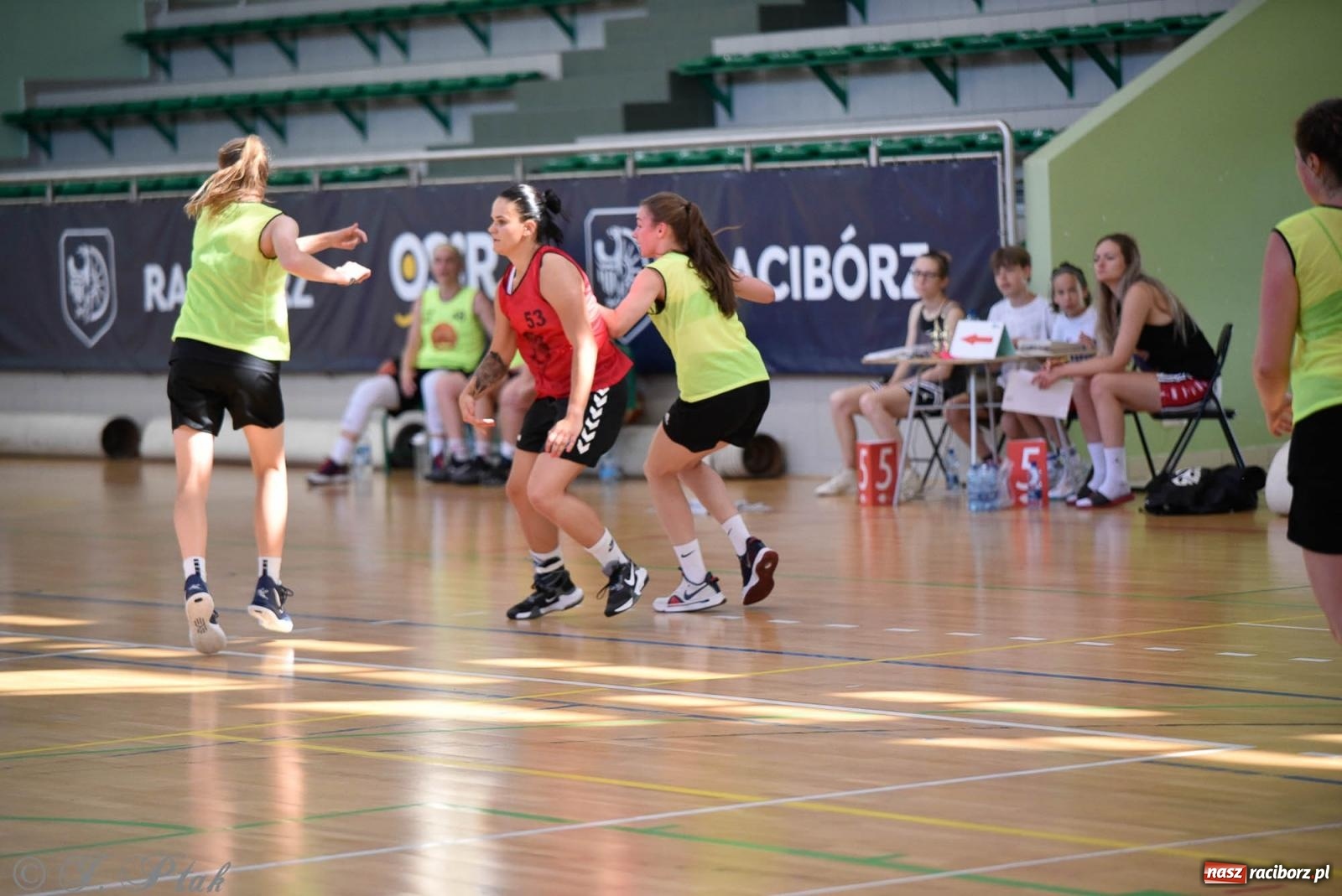 Zdjęcie w galerii na portalu naszraciborz.pl: Rywalizacja z miłości do dyscypliny. Liga Koszykówki Kobiet w Raciborzu [FOTO] wiadomości z regionu