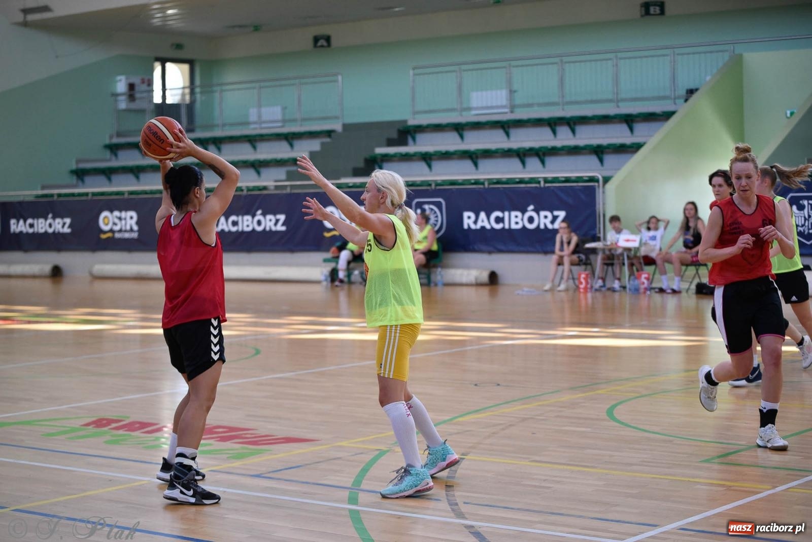 Zdjęcie w galerii na portalu naszraciborz.pl: Rywalizacja z miłości do dyscypliny. Liga Koszykówki Kobiet w Raciborzu [FOTO] wiadomości z regionu