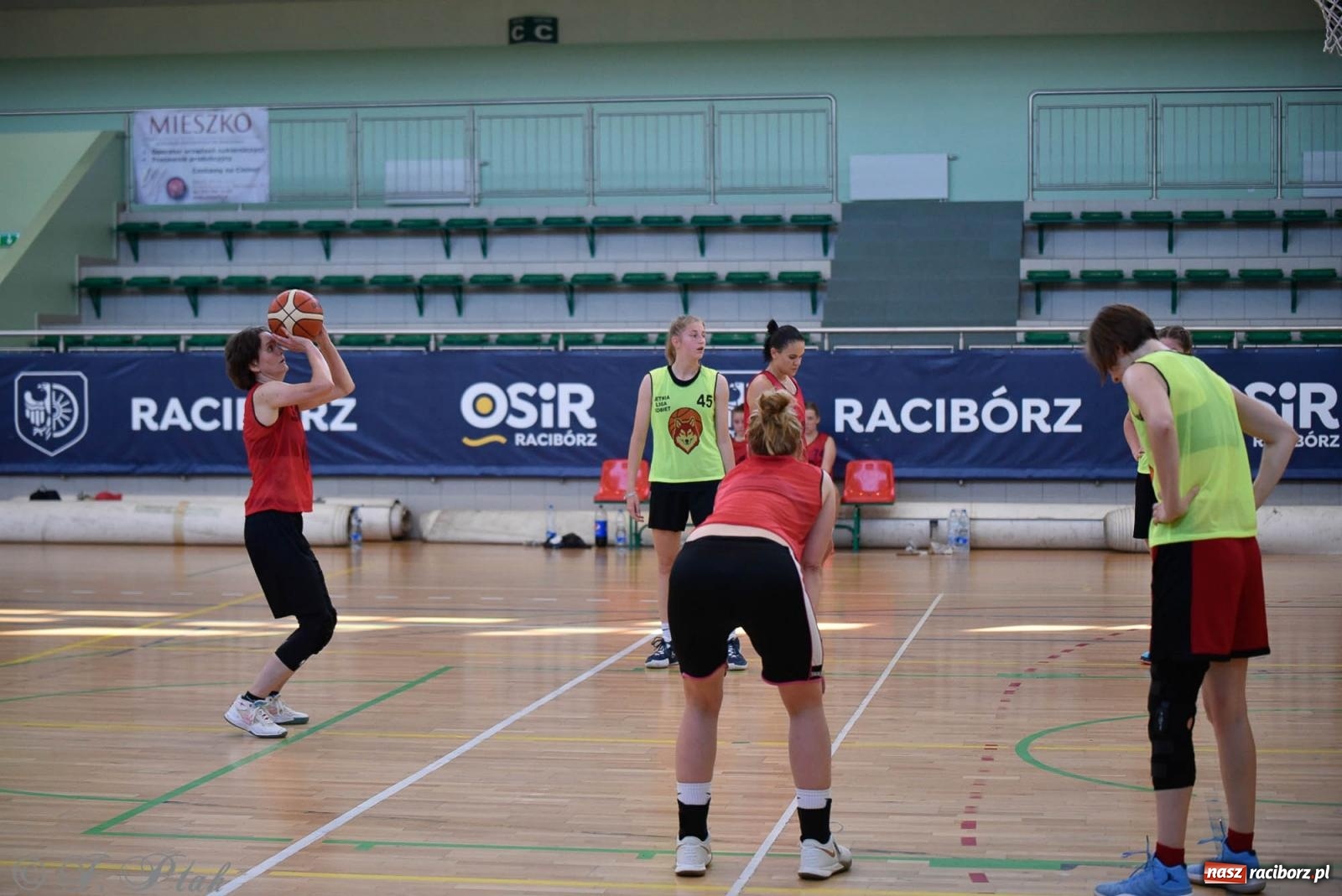 Zdjęcie w galerii na portalu naszraciborz.pl: Rywalizacja z miłości do dyscypliny. Liga Koszykówki Kobiet w Raciborzu [FOTO] wiadomości z regionu
