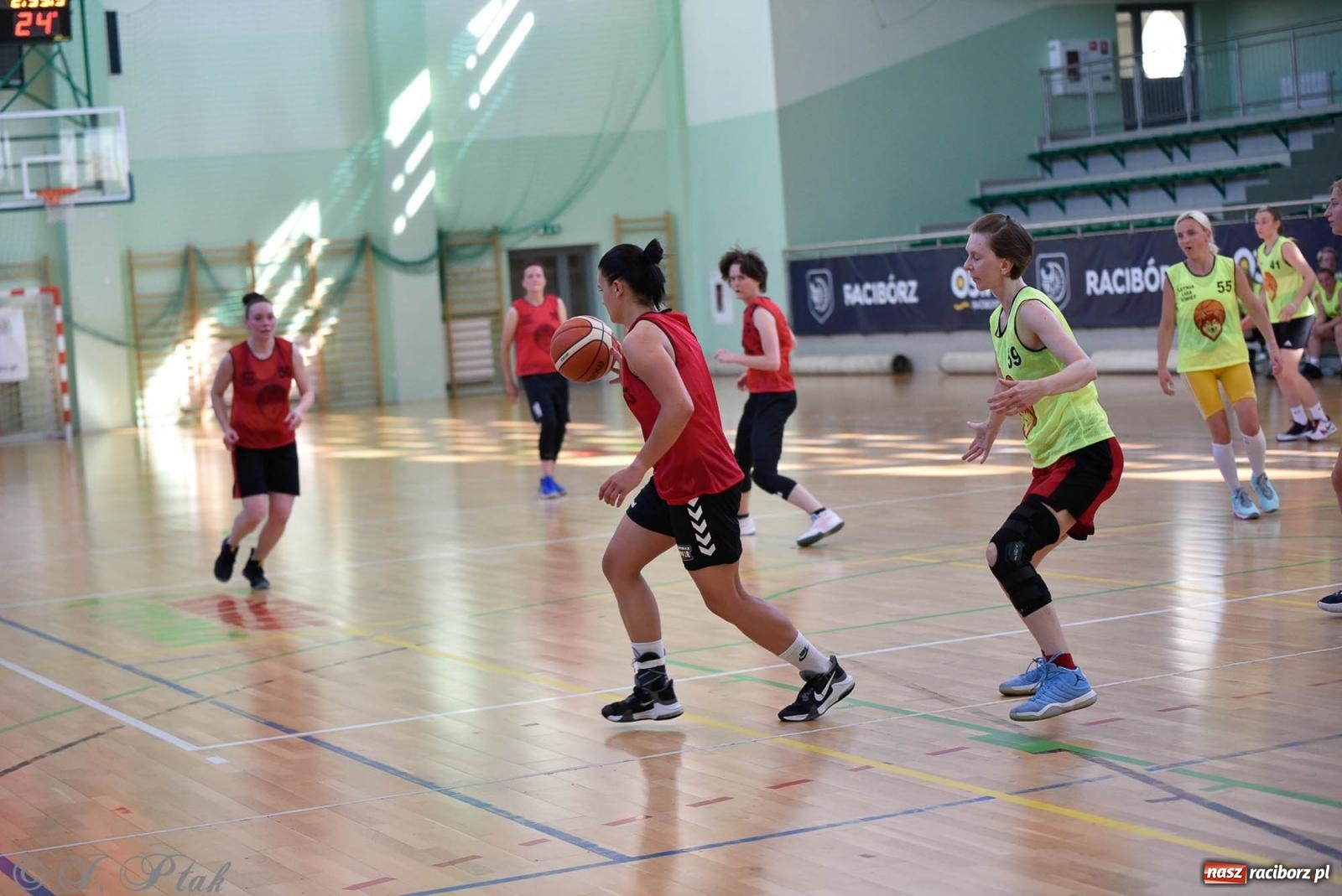 Zdjęcie w galerii na portalu naszraciborz.pl: Rywalizacja z miłości do dyscypliny. Liga Koszykówki Kobiet w Raciborzu [FOTO] wiadomości z regionu