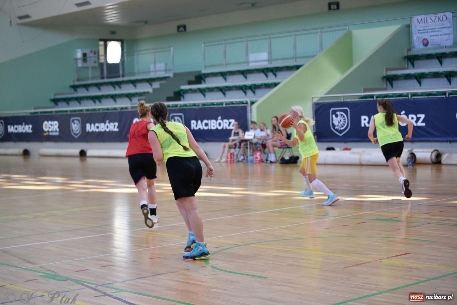 Zdjęcie w galerii na portalu naszraciborz.pl: Rywalizacja z miłości do dyscypliny. Liga Koszykówki Kobiet w Raciborzu [FOTO] wiadomości z regionu