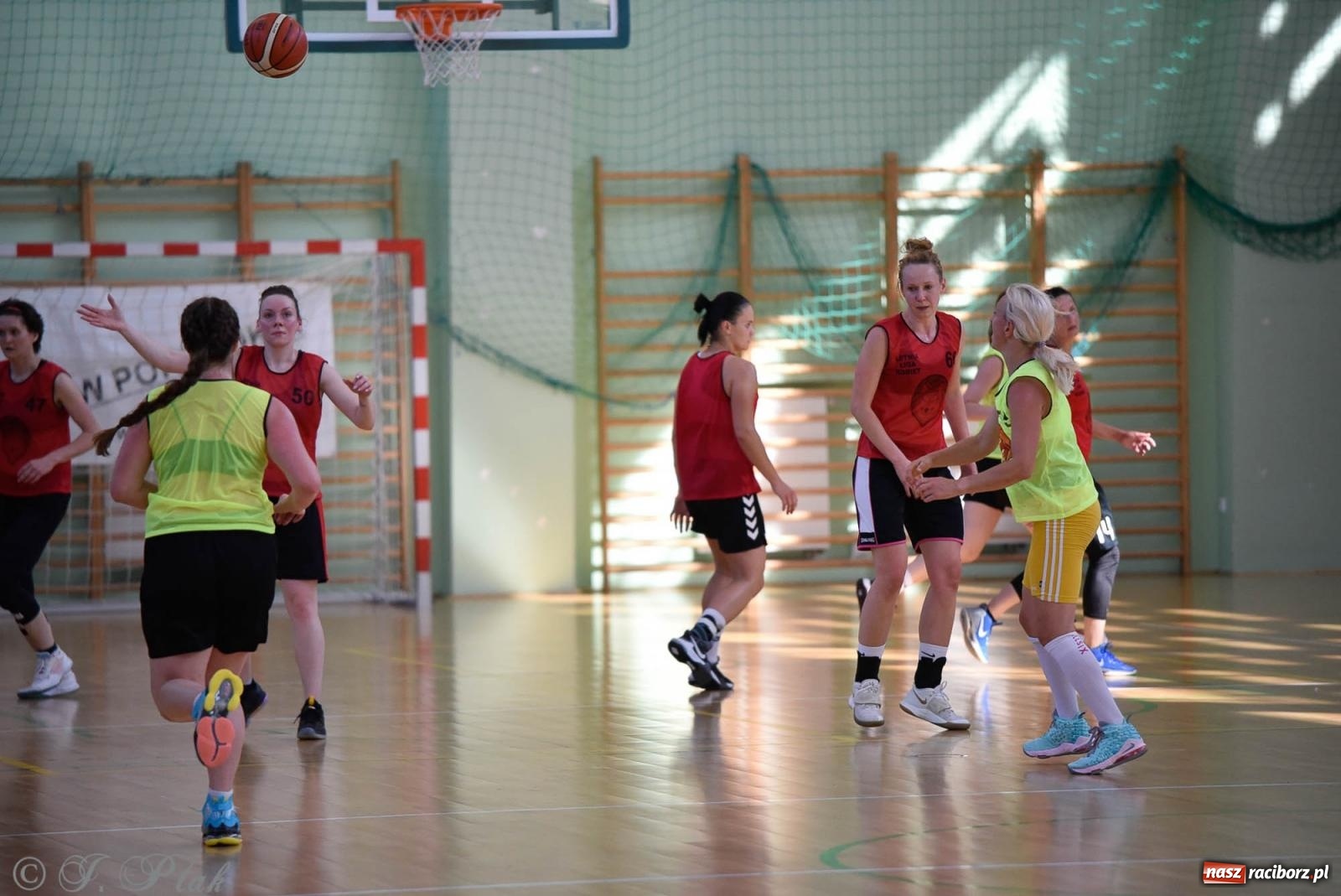 Zdjęcie w galerii na portalu naszraciborz.pl: Rywalizacja z miłości do dyscypliny. Liga Koszykówki Kobiet w Raciborzu [FOTO] wiadomości z regionu