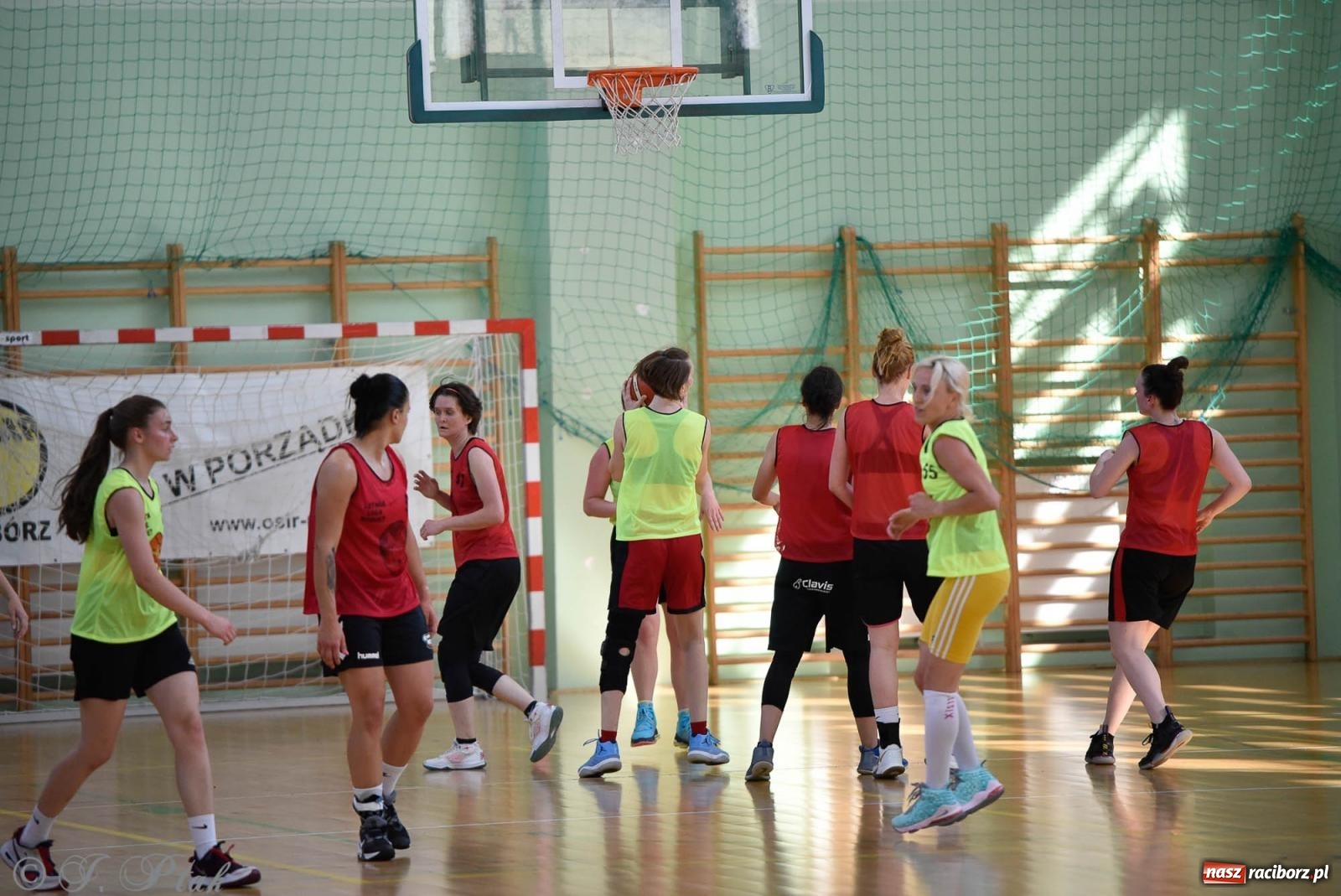 Zdjęcie w galerii na portalu naszraciborz.pl: Rywalizacja z miłości do dyscypliny. Liga Koszykówki Kobiet w Raciborzu [FOTO] wiadomości z regionu