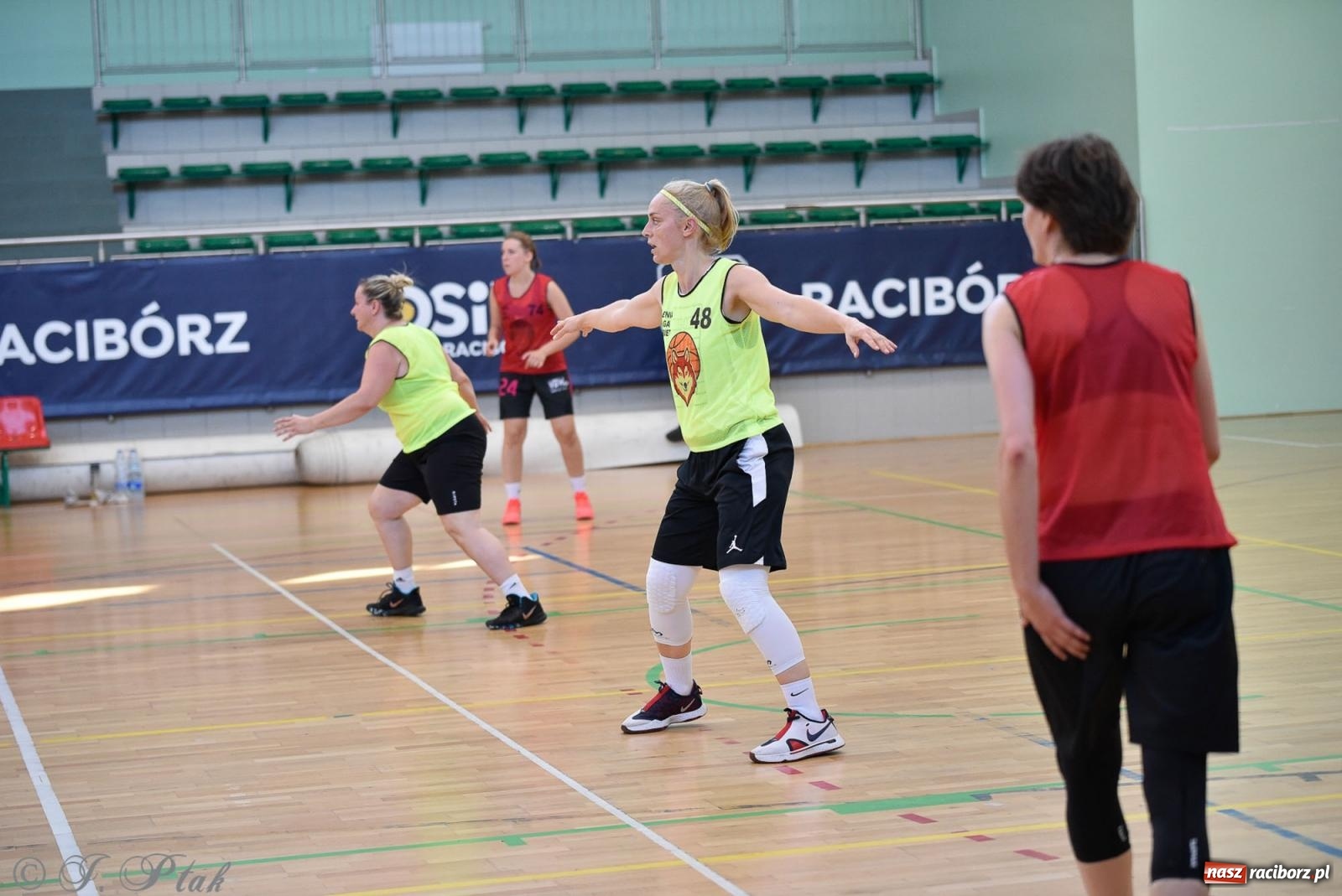 Zdjęcie w galerii na portalu naszraciborz.pl: Rywalizacja z miłości do dyscypliny. Liga Koszykówki Kobiet w Raciborzu [FOTO] wiadomości z regionu