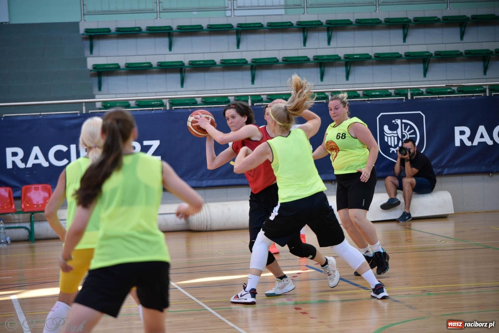 Zdjęcie w galerii na portalu naszraciborz.pl: Rywalizacja z miłości do dyscypliny. Liga Koszykówki Kobiet w Raciborzu [FOTO] wiadomości z regionu
