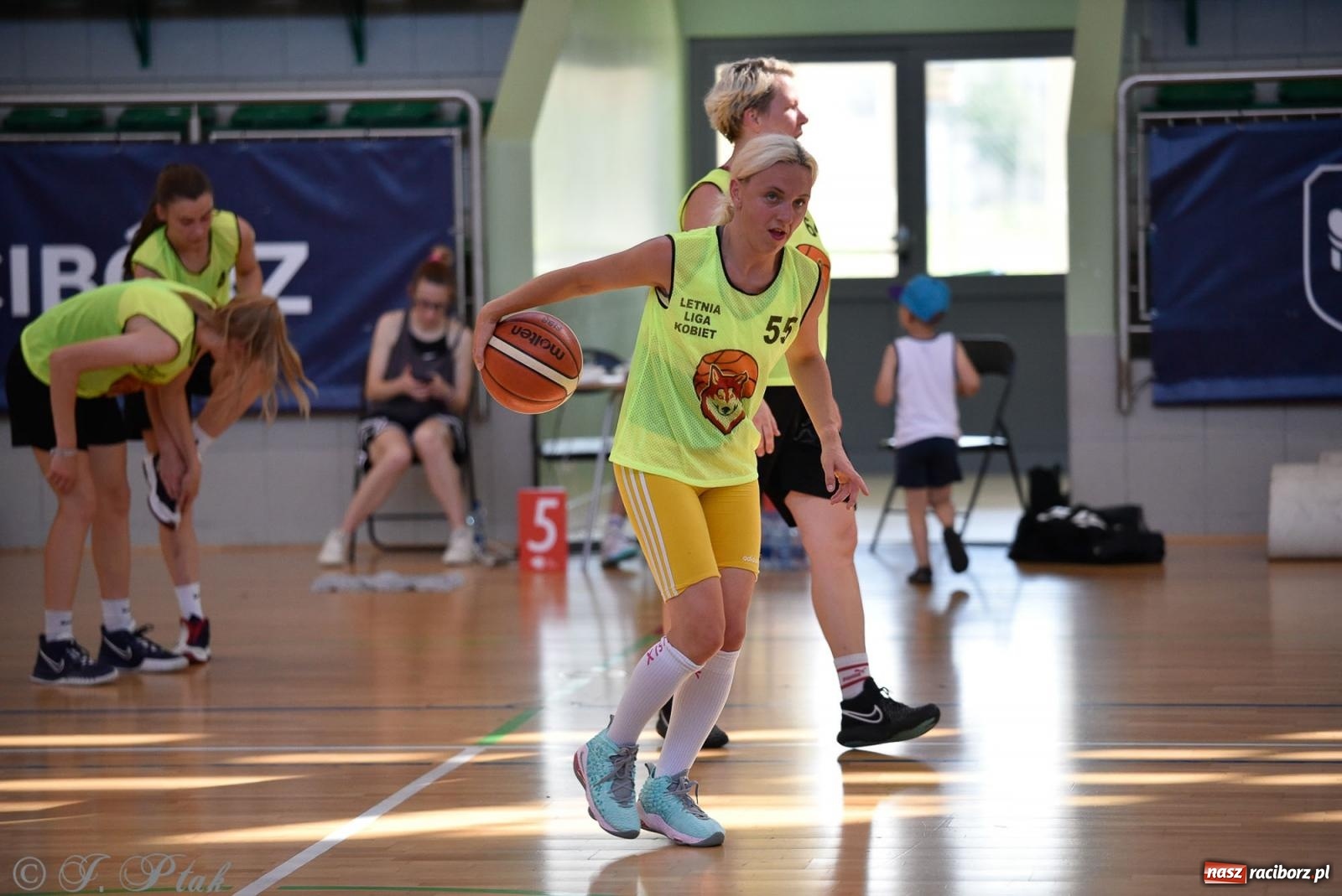 Zdjęcie w galerii na portalu naszraciborz.pl: Rywalizacja z miłości do dyscypliny. Liga Koszykówki Kobiet w Raciborzu [FOTO] wiadomości z regionu