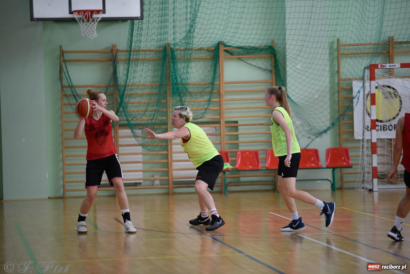 Zdjęcie w galerii na portalu naszraciborz.pl: Rywalizacja z miłości do dyscypliny. Liga Koszykówki Kobiet w Raciborzu [FOTO] wiadomości z regionu