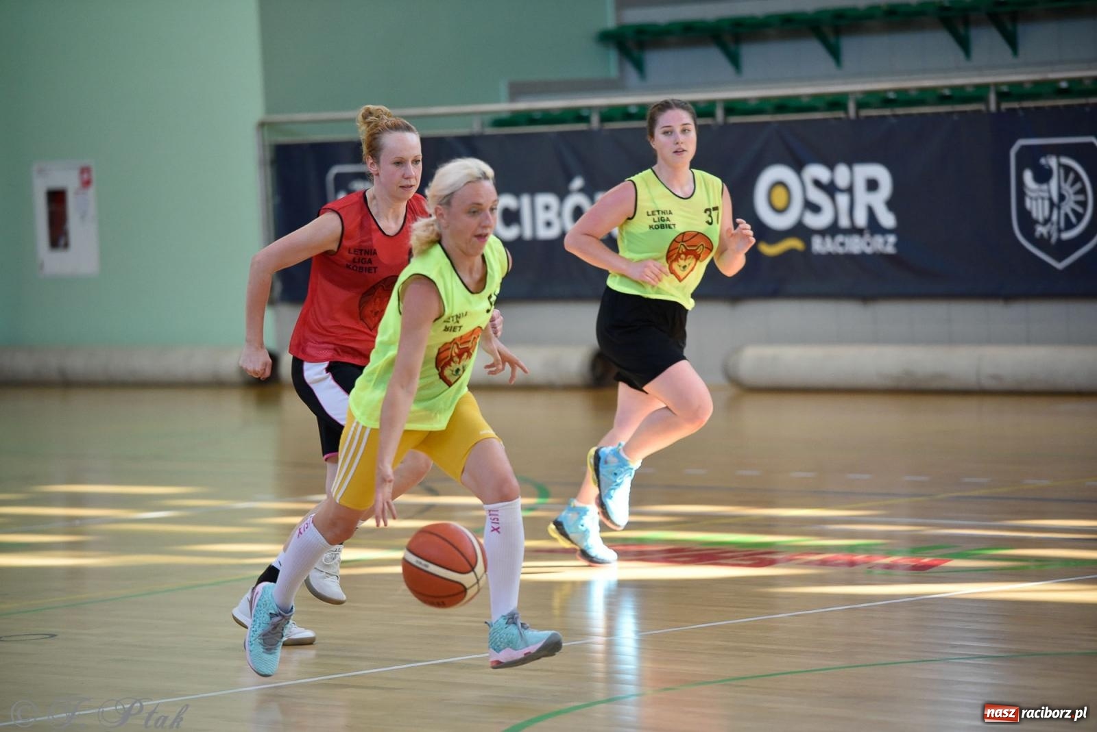 Zdjęcie w galerii na portalu naszraciborz.pl: Rywalizacja z miłości do dyscypliny. Liga Koszykówki Kobiet w Raciborzu [FOTO] wiadomości z regionu
