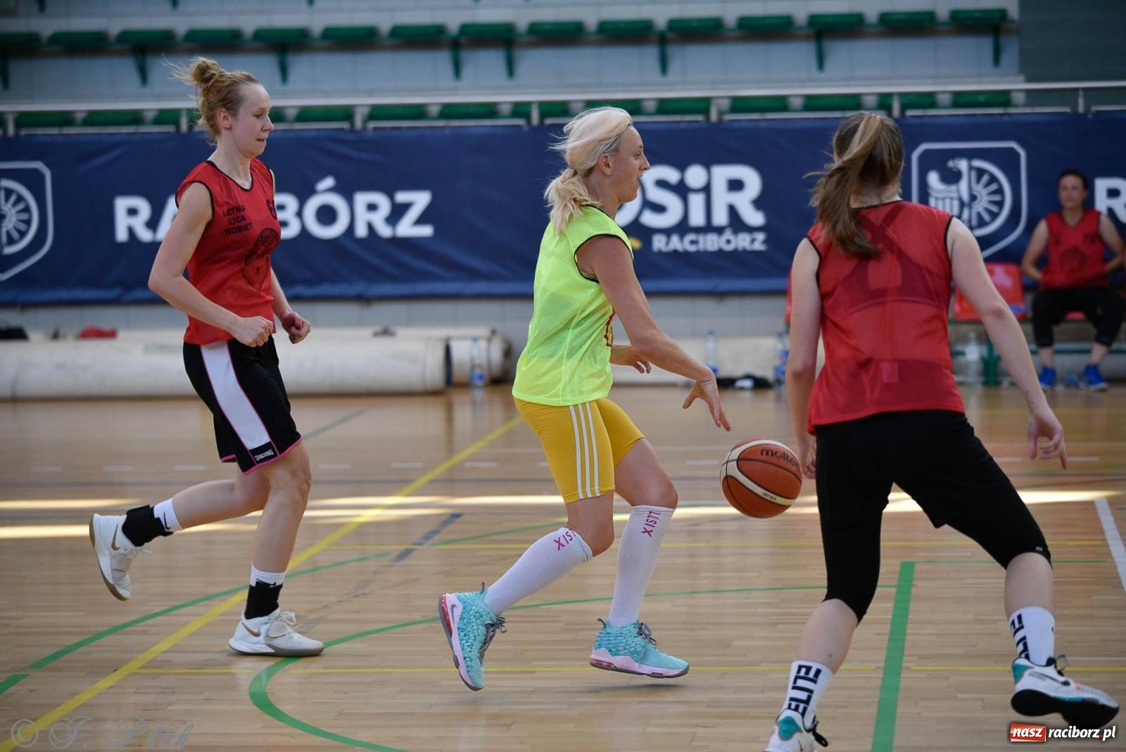 Zdjęcie w galerii na portalu naszraciborz.pl: Rywalizacja z miłości do dyscypliny. Liga Koszykówki Kobiet w Raciborzu [FOTO] wiadomości z regionu