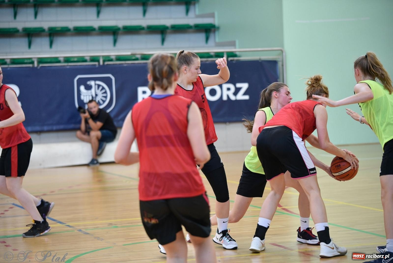 Zdjęcie w galerii na portalu naszraciborz.pl: Rywalizacja z miłości do dyscypliny. Liga Koszykówki Kobiet w Raciborzu [FOTO] wiadomości z regionu