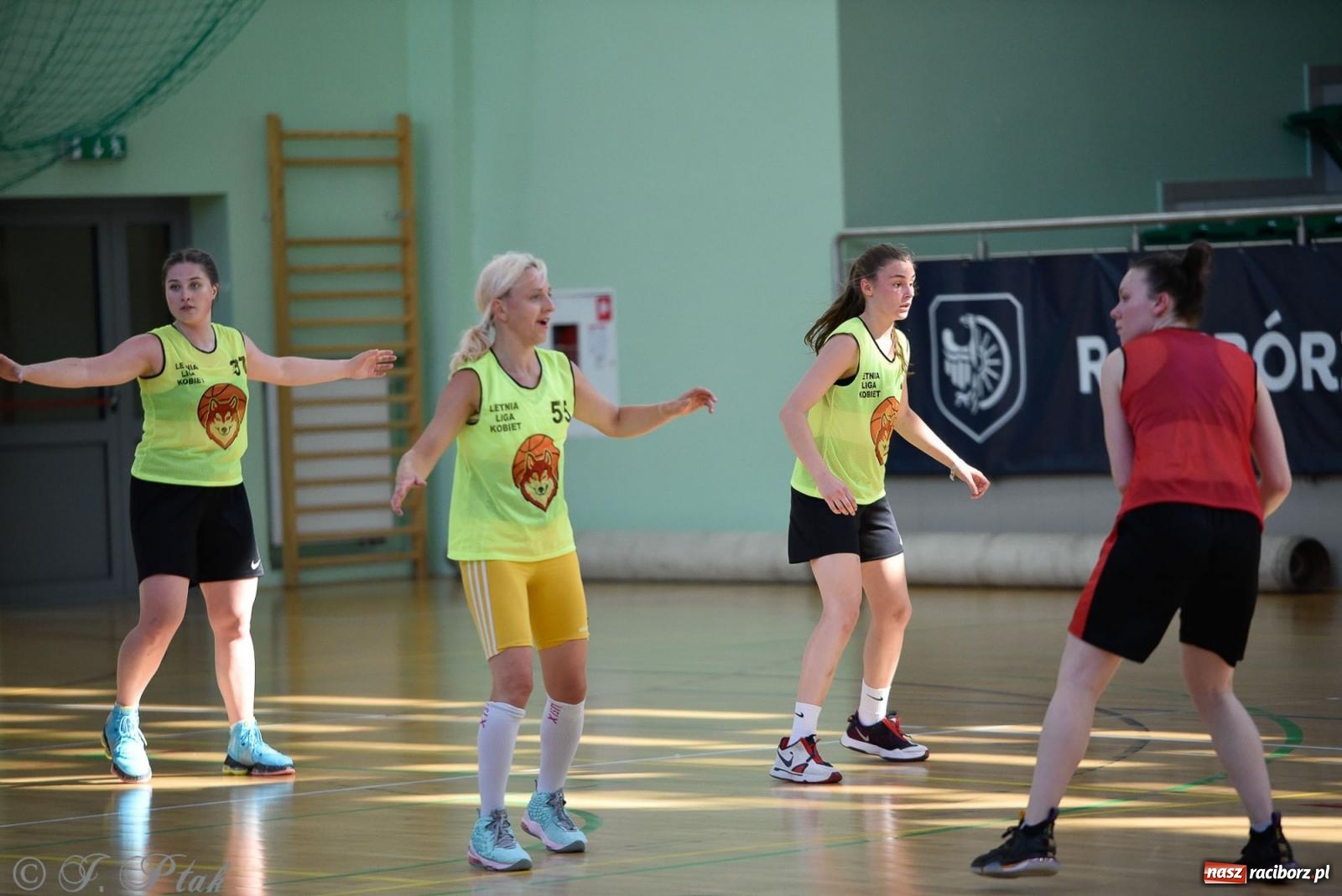 Zdjęcie w galerii na portalu naszraciborz.pl: Rywalizacja z miłości do dyscypliny. Liga Koszykówki Kobiet w Raciborzu [FOTO] wiadomości z regionu