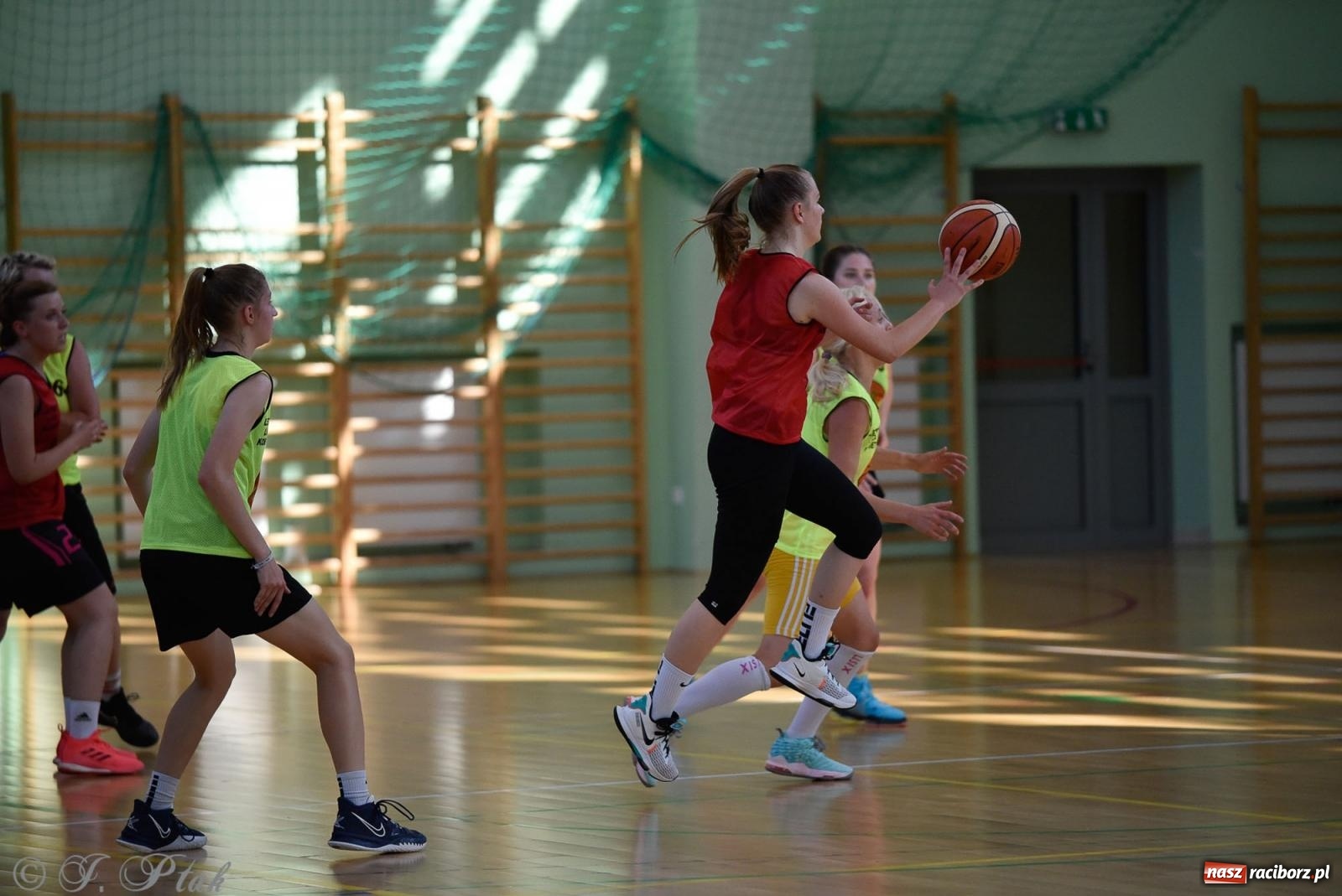 Zdjęcie w galerii na portalu naszraciborz.pl: Rywalizacja z miłości do dyscypliny. Liga Koszykówki Kobiet w Raciborzu [FOTO] wiadomości z regionu