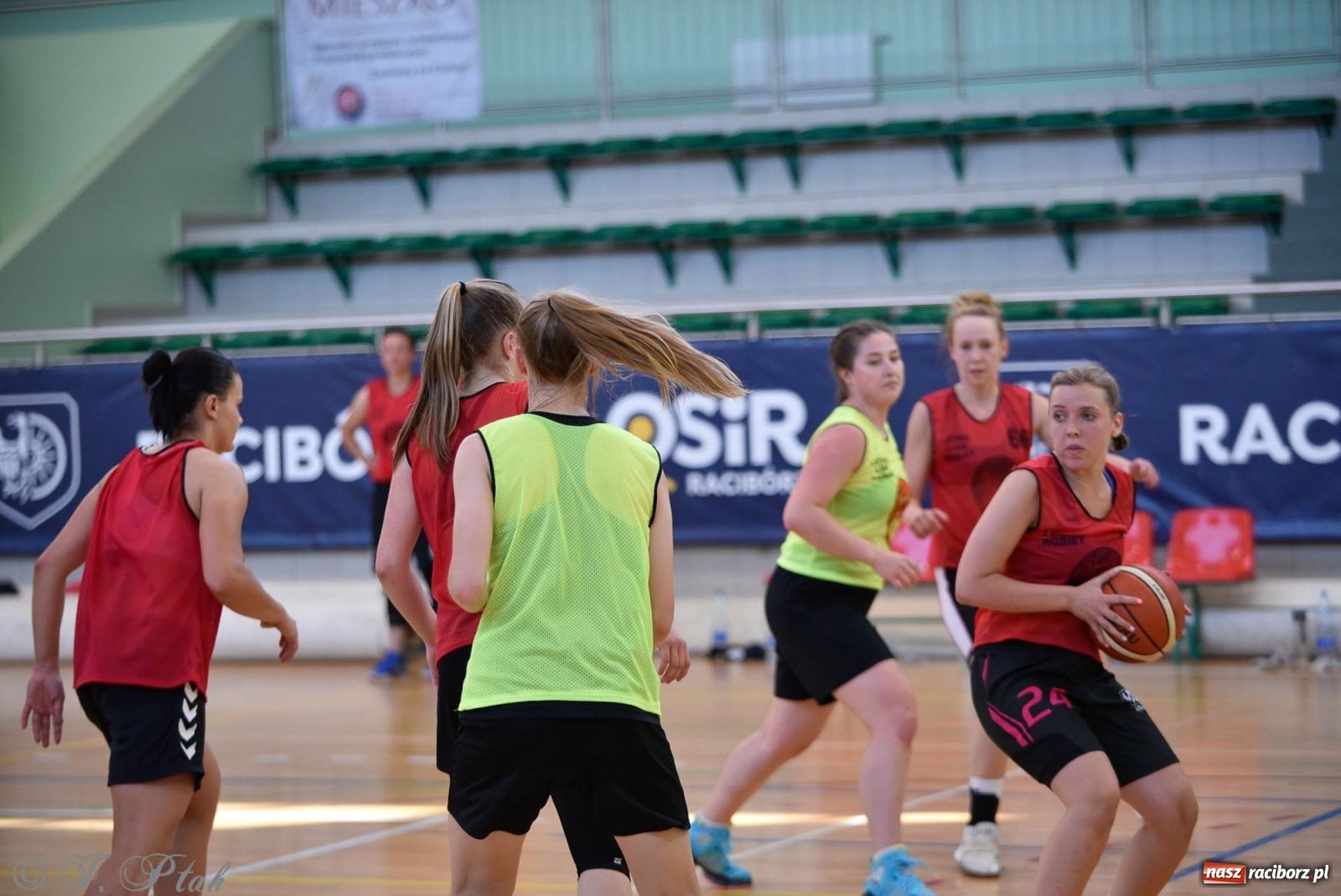 Zdjęcie w galerii na portalu naszraciborz.pl: Rywalizacja z miłości do dyscypliny. Liga Koszykówki Kobiet w Raciborzu [FOTO] wiadomości z regionu