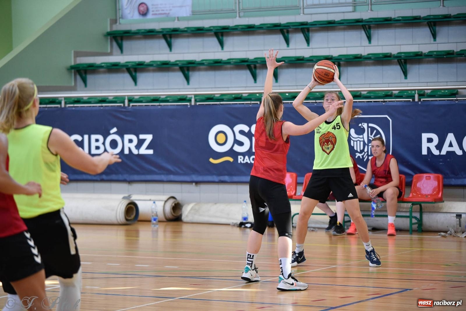 Zdjęcie w galerii na portalu naszraciborz.pl: Rywalizacja z miłości do dyscypliny. Liga Koszykówki Kobiet w Raciborzu [FOTO] wiadomości z regionu