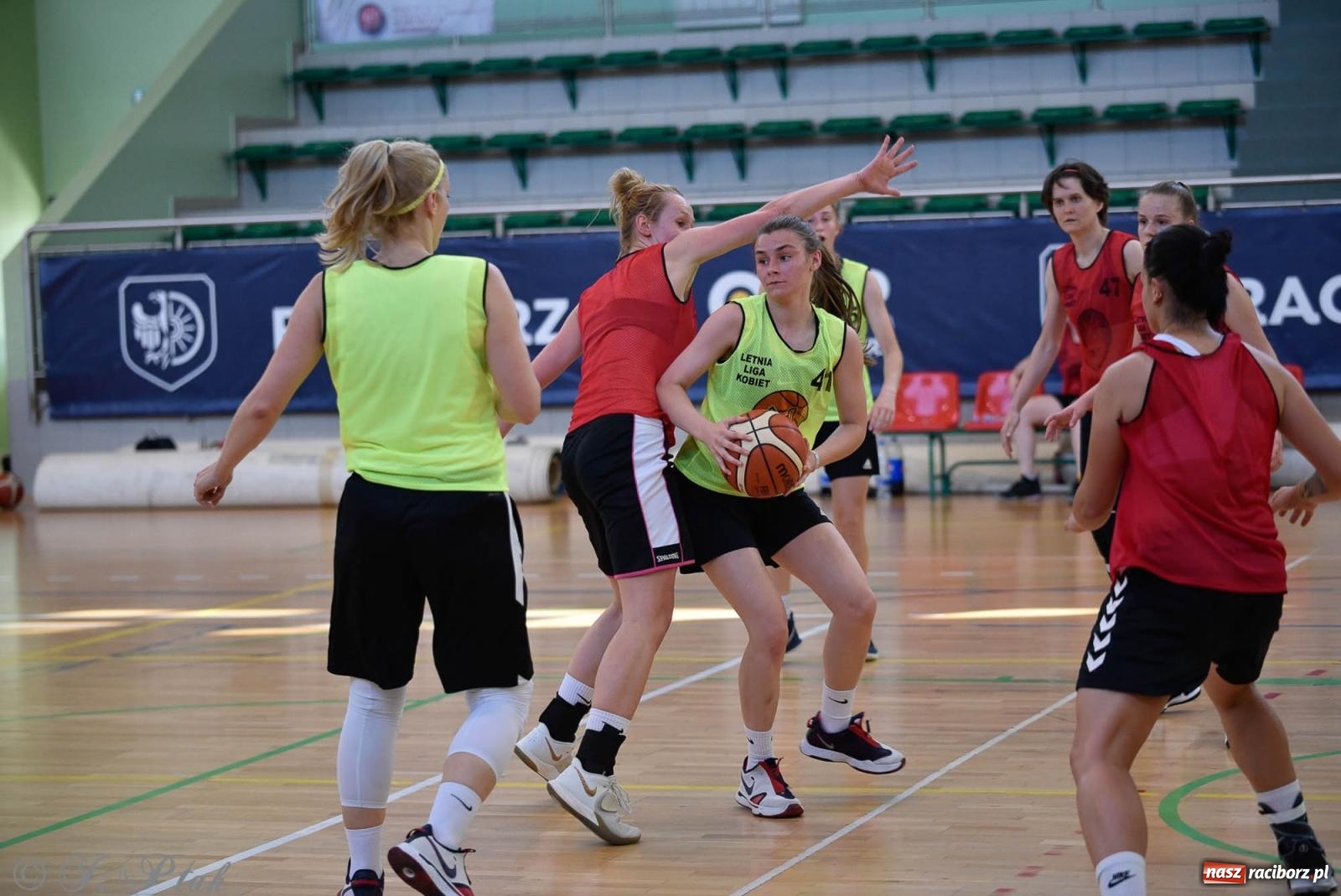 Zdjęcie w galerii na portalu naszraciborz.pl: Rywalizacja z miłości do dyscypliny. Liga Koszykówki Kobiet w Raciborzu [FOTO] wiadomości z regionu