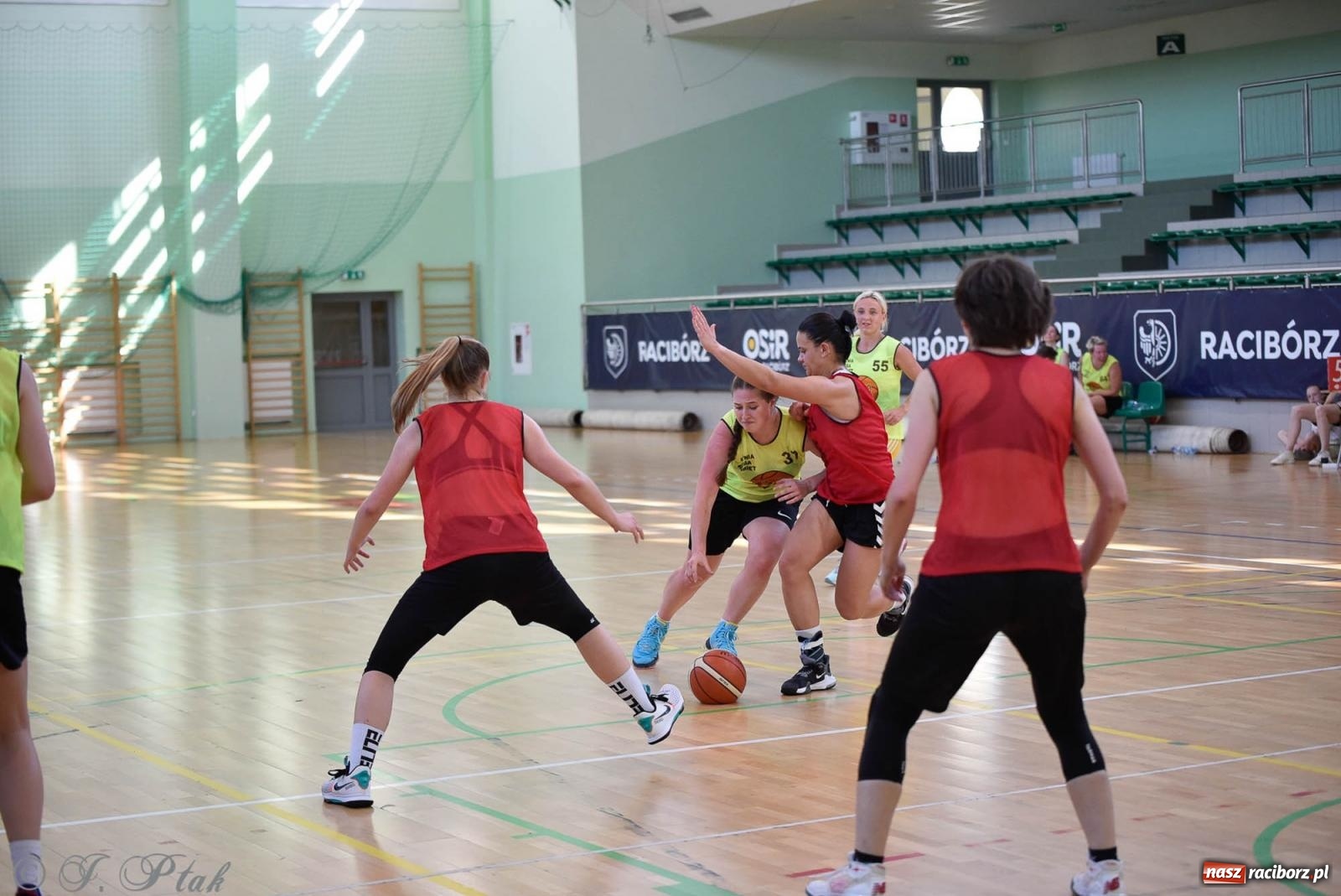 Zdjęcie w galerii na portalu naszraciborz.pl: Rywalizacja z miłości do dyscypliny. Liga Koszykówki Kobiet w Raciborzu [FOTO] wiadomości z regionu