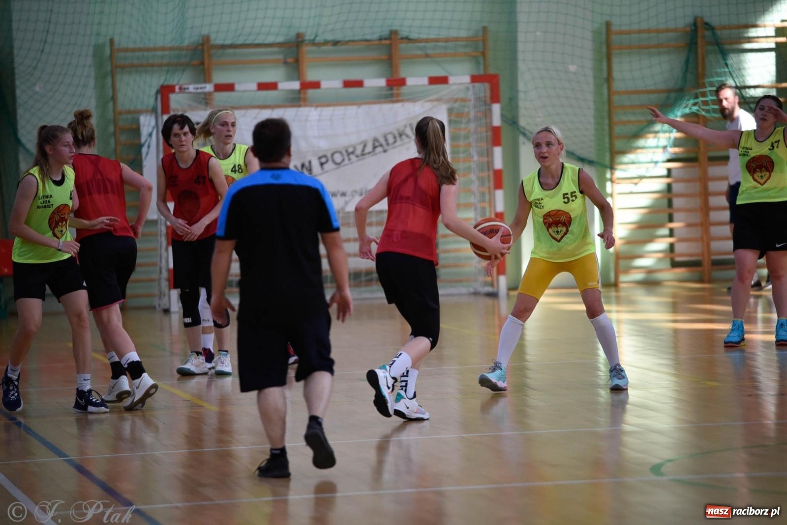 Zdjęcie w galerii na portalu naszraciborz.pl: Rywalizacja z miłości do dyscypliny. Liga Koszykówki Kobiet w Raciborzu [FOTO] wiadomości z regionu