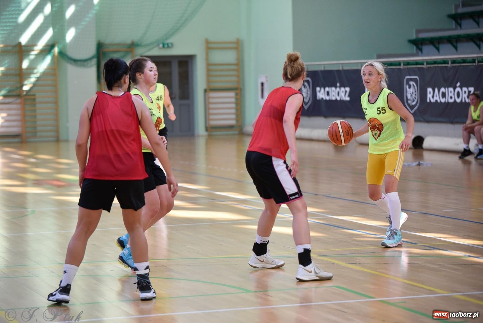 Zdjęcie w galerii na portalu naszraciborz.pl: Rywalizacja z miłości do dyscypliny. Liga Koszykówki Kobiet w Raciborzu [FOTO] wiadomości z regionu