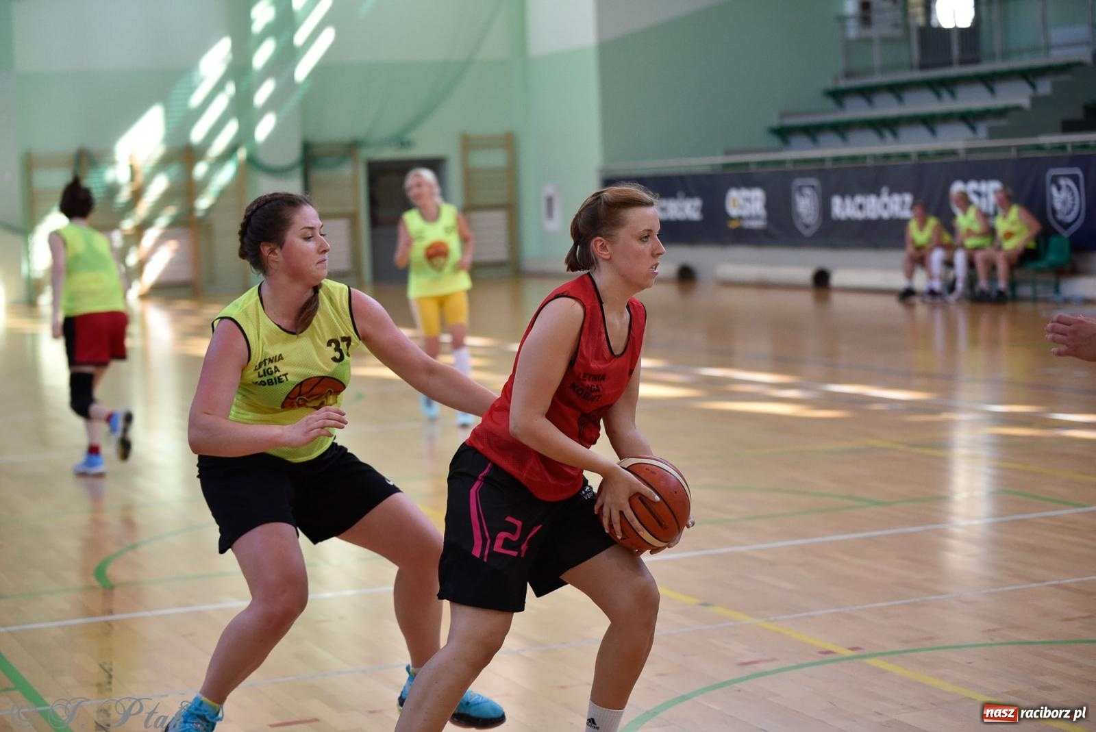 Zdjęcie w galerii na portalu naszraciborz.pl: Rywalizacja z miłości do dyscypliny. Liga Koszykówki Kobiet w Raciborzu [FOTO] wiadomości z regionu