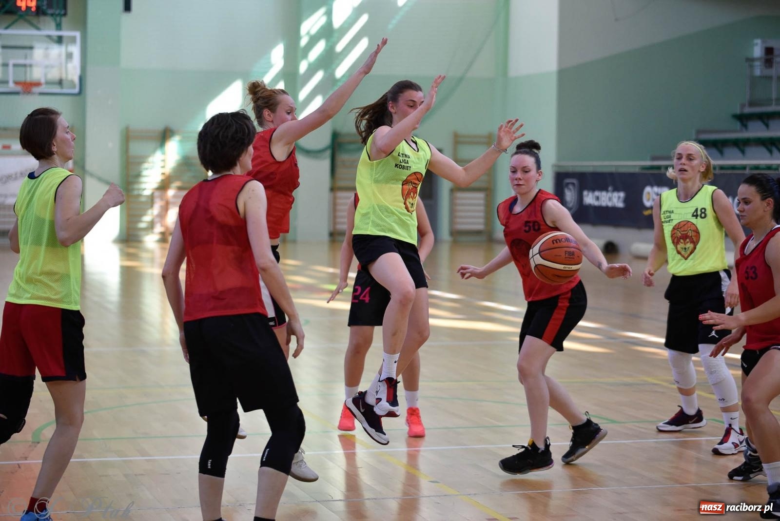 Zdjęcie w galerii na portalu naszraciborz.pl: Rywalizacja z miłości do dyscypliny. Liga Koszykówki Kobiet w Raciborzu [FOTO] wiadomości z regionu