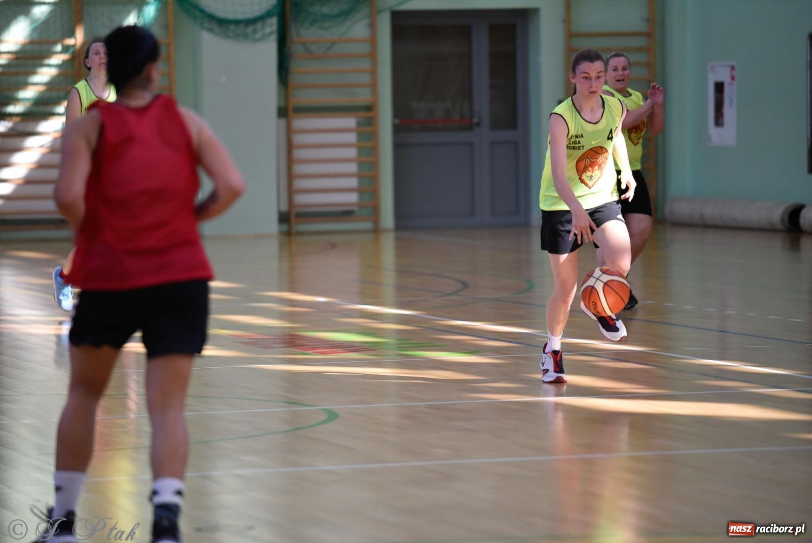 Zdjęcie w galerii na portalu naszraciborz.pl: Rywalizacja z miłości do dyscypliny. Liga Koszykówki Kobiet w Raciborzu [FOTO] wiadomości z regionu