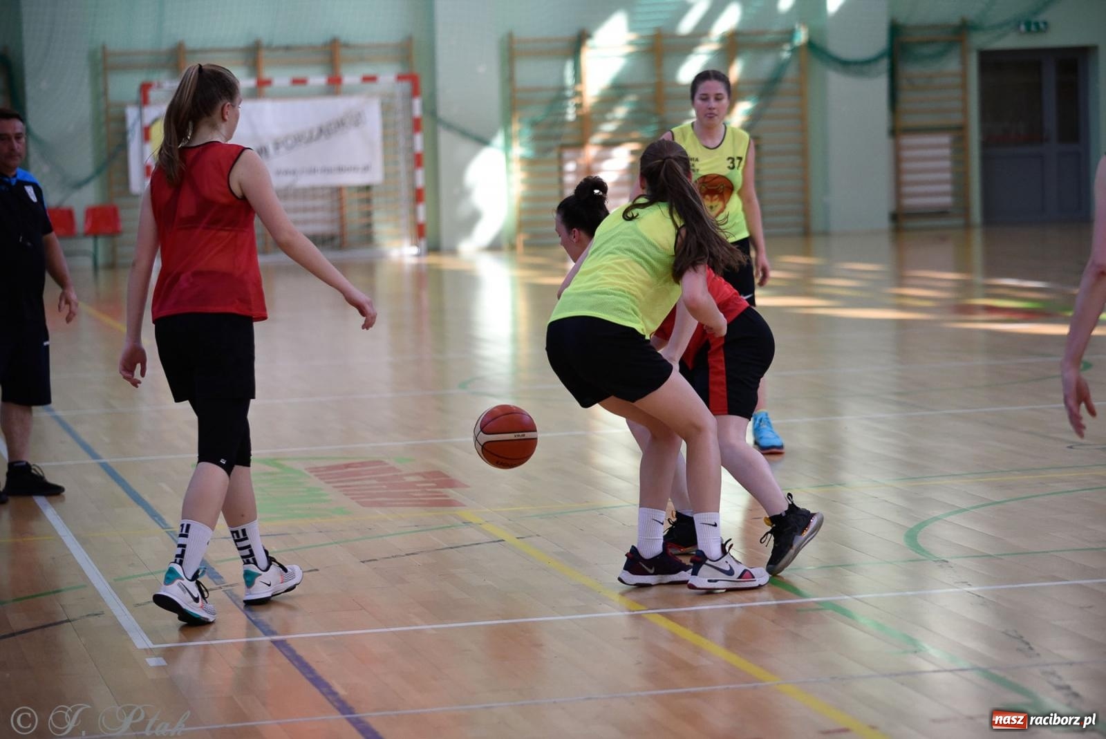 Zdjęcie w galerii na portalu naszraciborz.pl: Rywalizacja z miłości do dyscypliny. Liga Koszykówki Kobiet w Raciborzu [FOTO] wiadomości z regionu