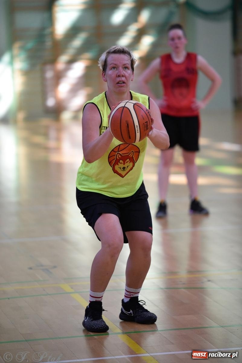 Zdjęcie w galerii na portalu naszraciborz.pl: Rywalizacja z miłości do dyscypliny. Liga Koszykówki Kobiet w Raciborzu [FOTO] wiadomości z regionu