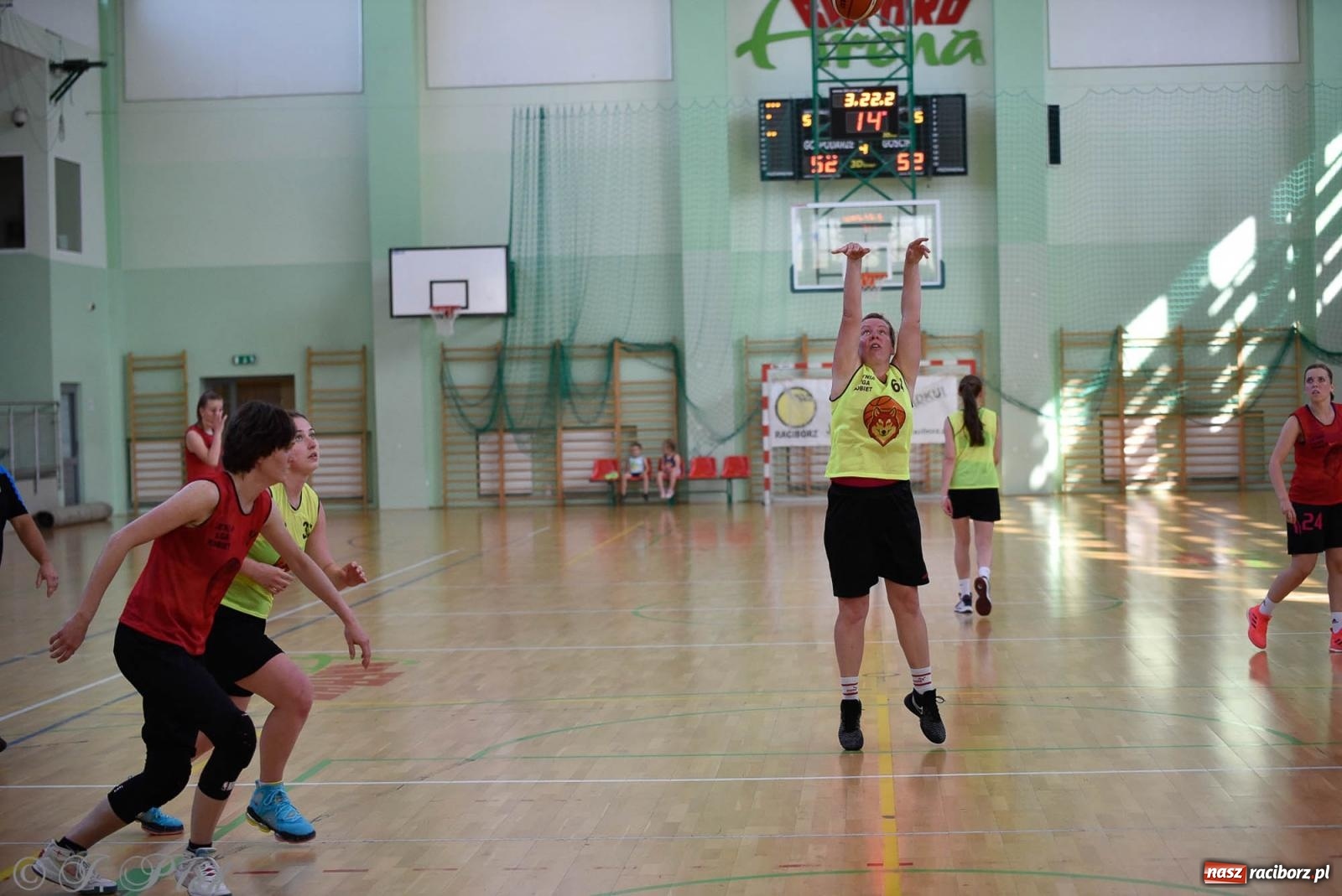 Zdjęcie w galerii na portalu naszraciborz.pl: Rywalizacja z miłości do dyscypliny. Liga Koszykówki Kobiet w Raciborzu [FOTO] wiadomości z regionu