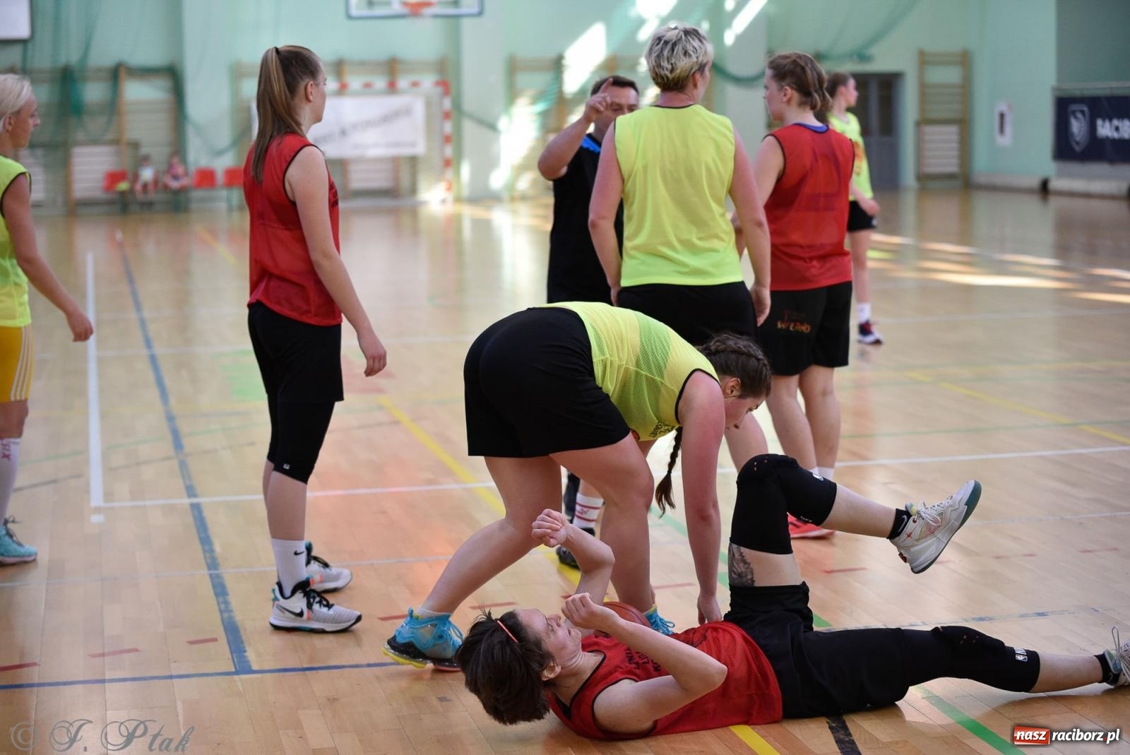 Zdjęcie w galerii na portalu naszraciborz.pl: Rywalizacja z miłości do dyscypliny. Liga Koszykówki Kobiet w Raciborzu [FOTO] wiadomości z regionu