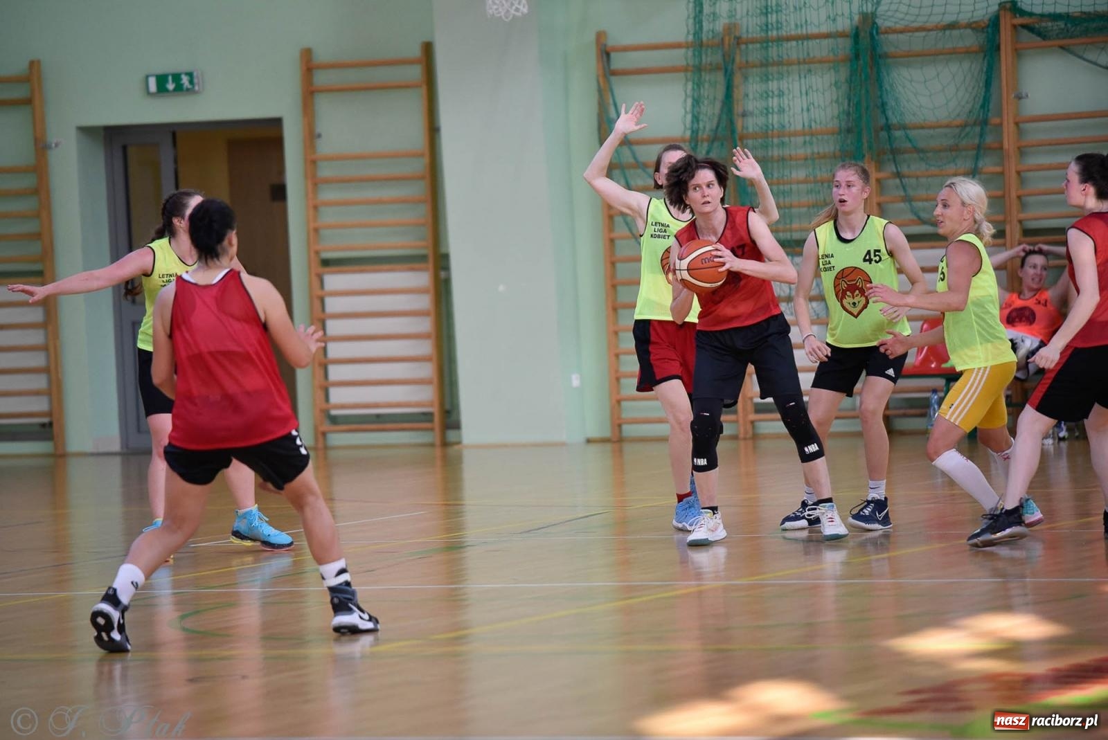 Zdjęcie w galerii na portalu naszraciborz.pl: Rywalizacja z miłości do dyscypliny. Liga Koszykówki Kobiet w Raciborzu [FOTO] wiadomości z regionu