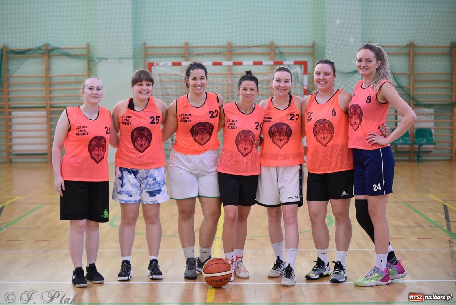 Zdjęcie w galerii na portalu naszraciborz.pl: Rywalizacja z miłości do dyscypliny. Liga Koszykówki Kobiet w Raciborzu [FOTO] wiadomości z regionu