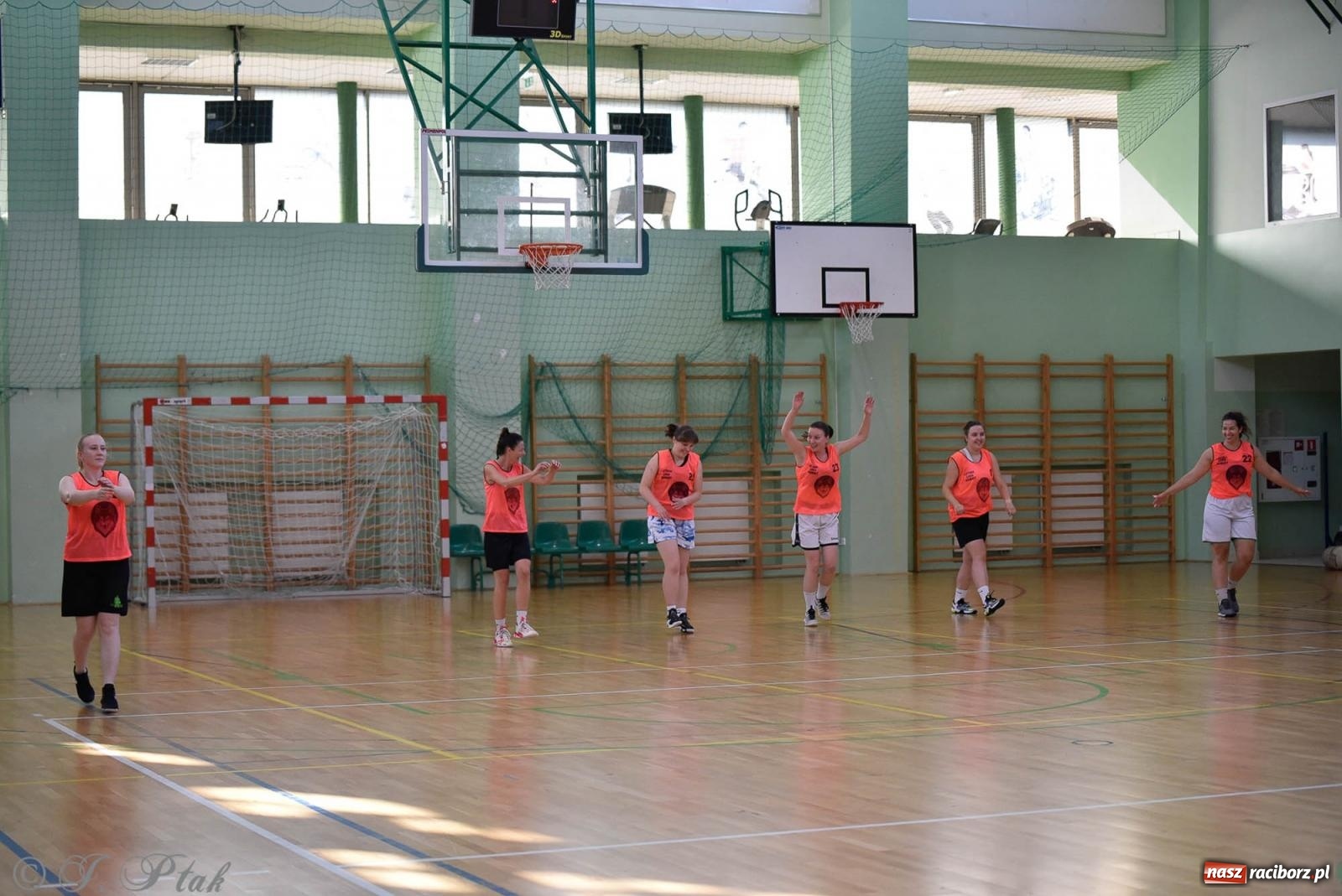 Zdjęcie w galerii na portalu naszraciborz.pl: Rywalizacja z miłości do dyscypliny. Liga Koszykówki Kobiet w Raciborzu [FOTO] wiadomości z regionu