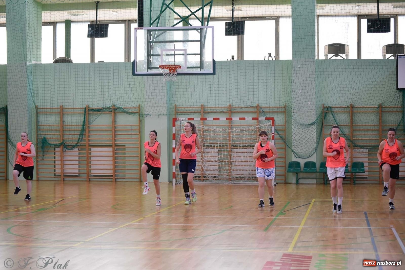 Zdjęcie w galerii na portalu naszraciborz.pl: Rywalizacja z miłości do dyscypliny. Liga Koszykówki Kobiet w Raciborzu [FOTO] wiadomości z regionu