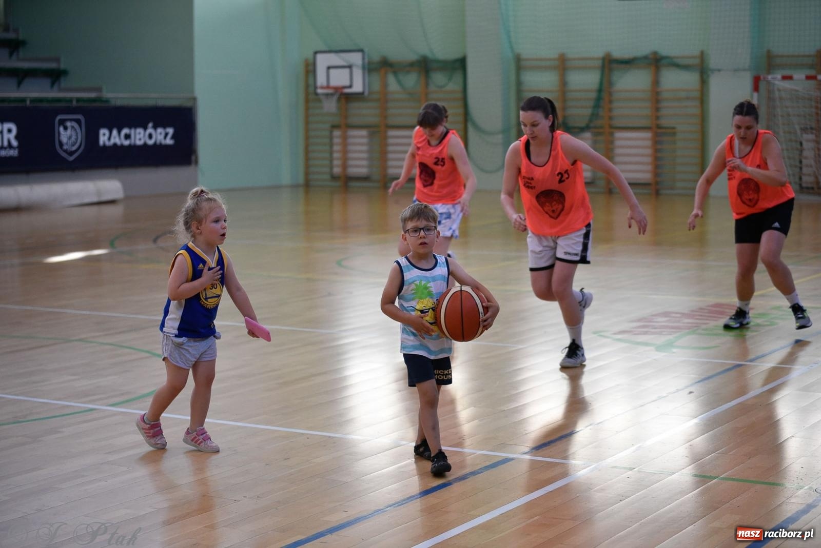 Zdjęcie w galerii na portalu naszraciborz.pl: Rywalizacja z miłości do dyscypliny. Liga Koszykówki Kobiet w Raciborzu [FOTO] wiadomości z regionu