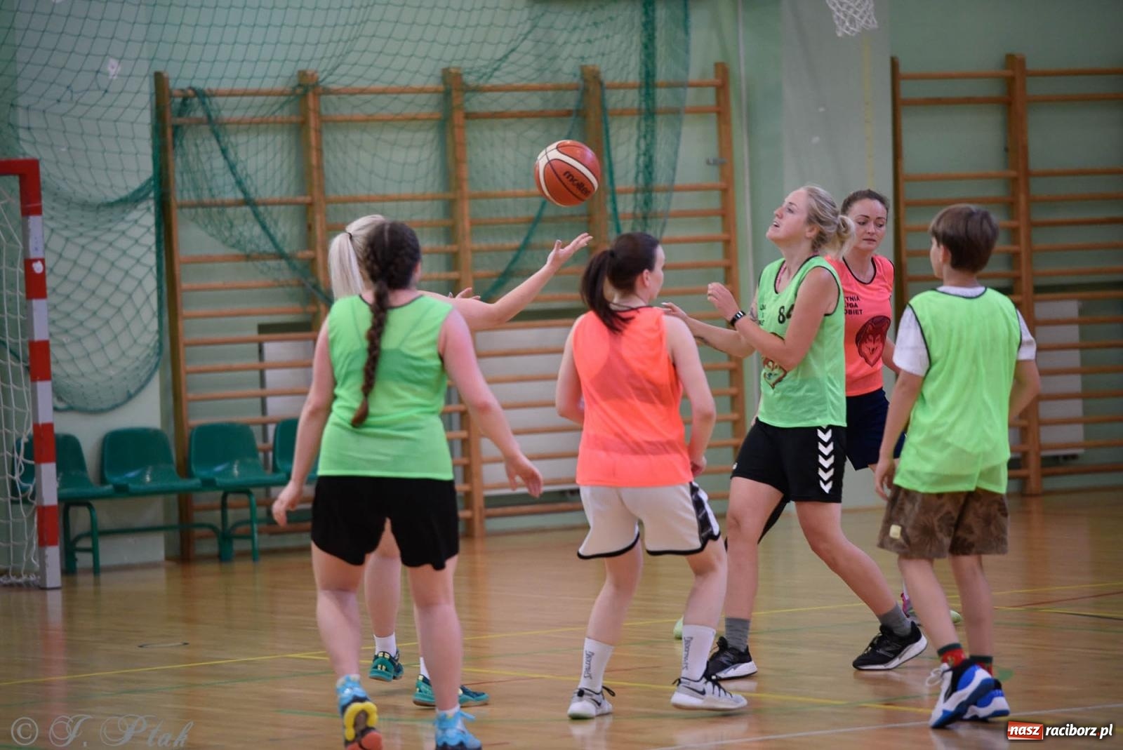 Zdjęcie w galerii na portalu naszraciborz.pl: Rywalizacja z miłości do dyscypliny. Liga Koszykówki Kobiet w Raciborzu [FOTO] wiadomości z regionu