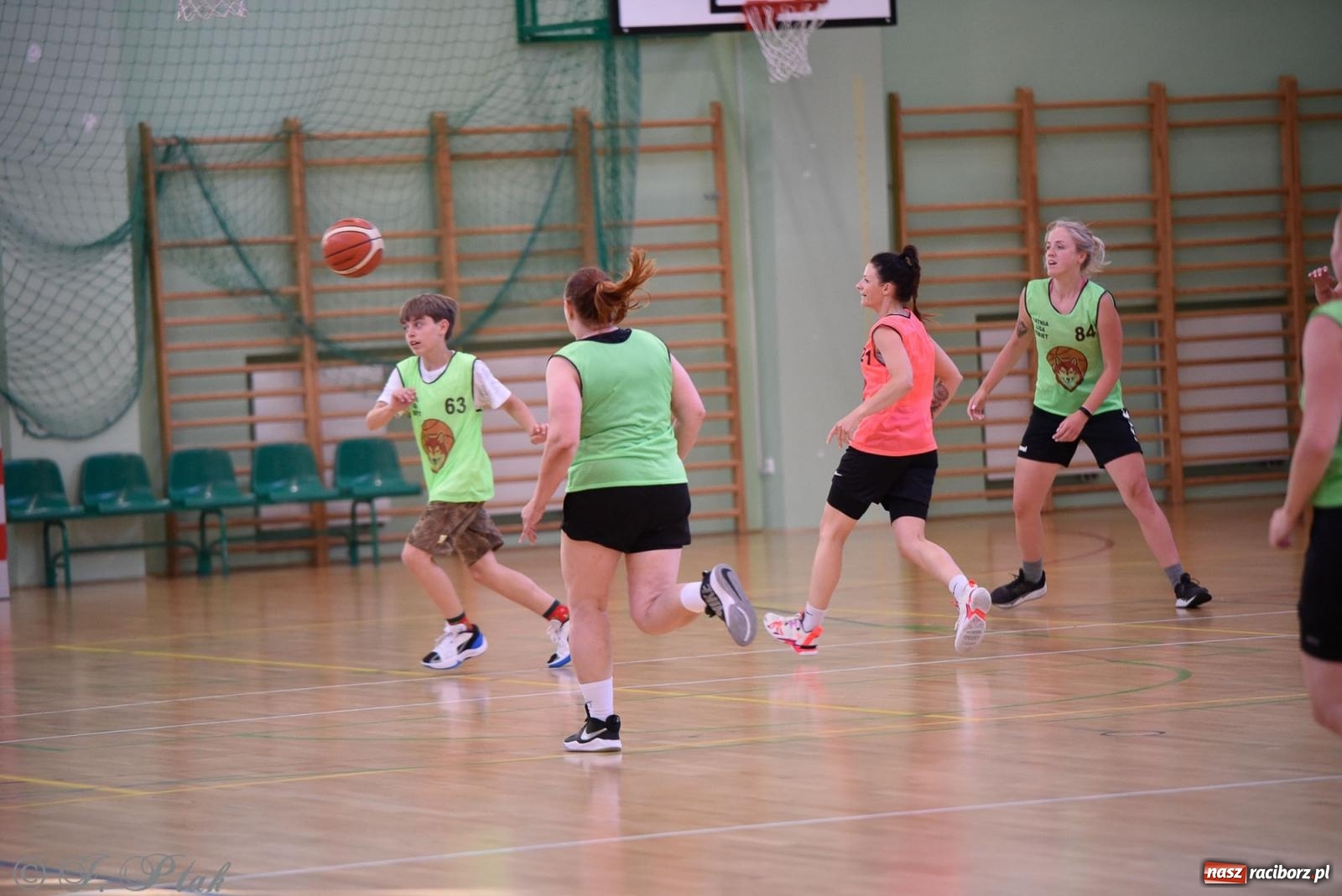 Zdjęcie w galerii na portalu naszraciborz.pl: Rywalizacja z miłości do dyscypliny. Liga Koszykówki Kobiet w Raciborzu [FOTO] wiadomości z regionu