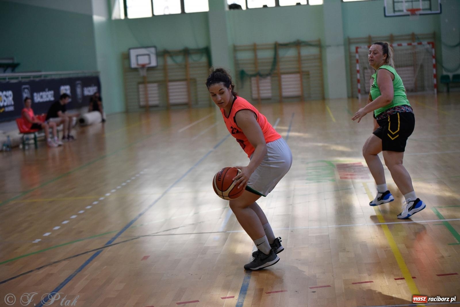 Zdjęcie w galerii na portalu naszraciborz.pl: Rywalizacja z miłości do dyscypliny. Liga Koszykówki Kobiet w Raciborzu [FOTO] wiadomości z regionu