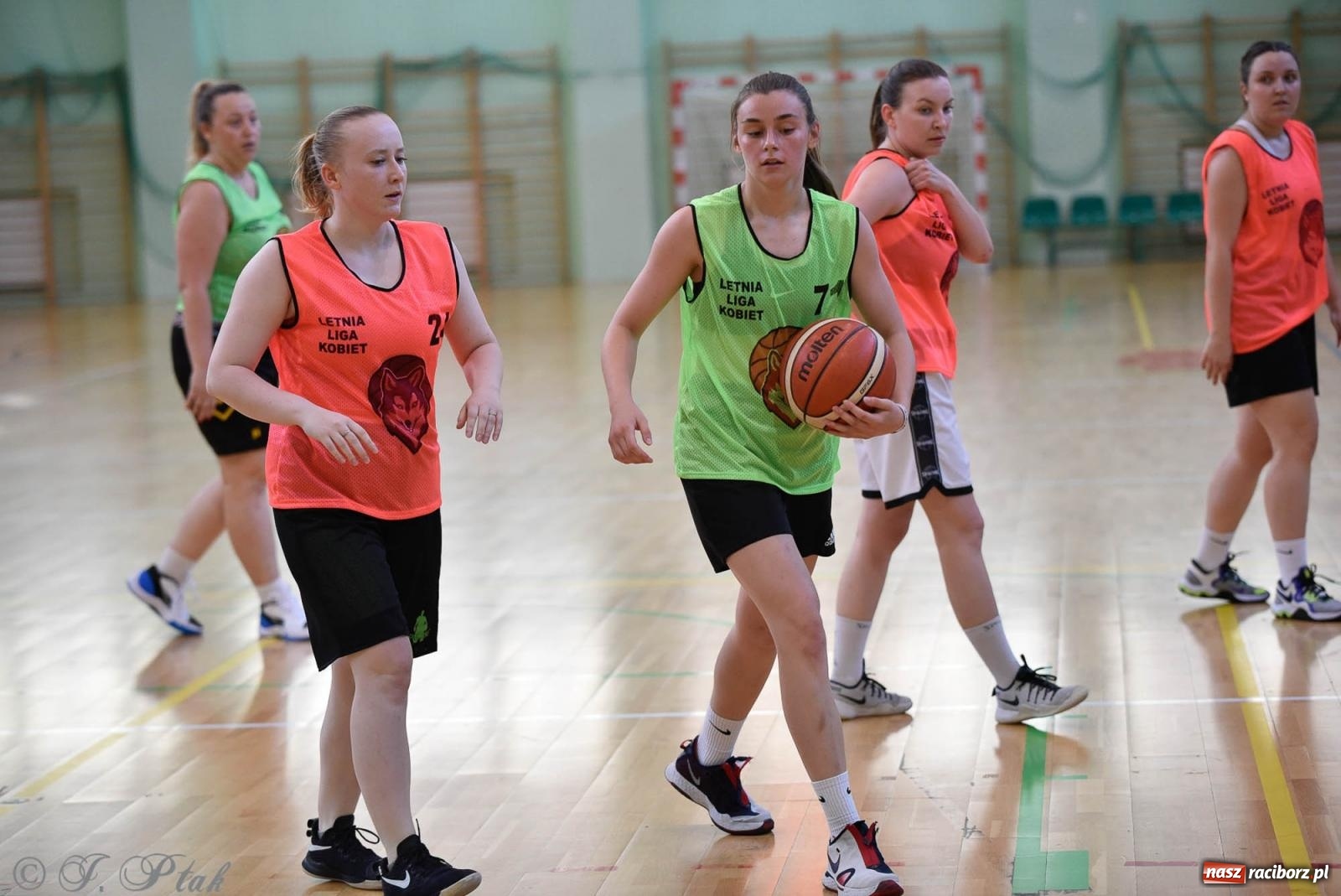 Zdjęcie w galerii na portalu naszraciborz.pl: Rywalizacja z miłości do dyscypliny. Liga Koszykówki Kobiet w Raciborzu [FOTO] wiadomości z regionu