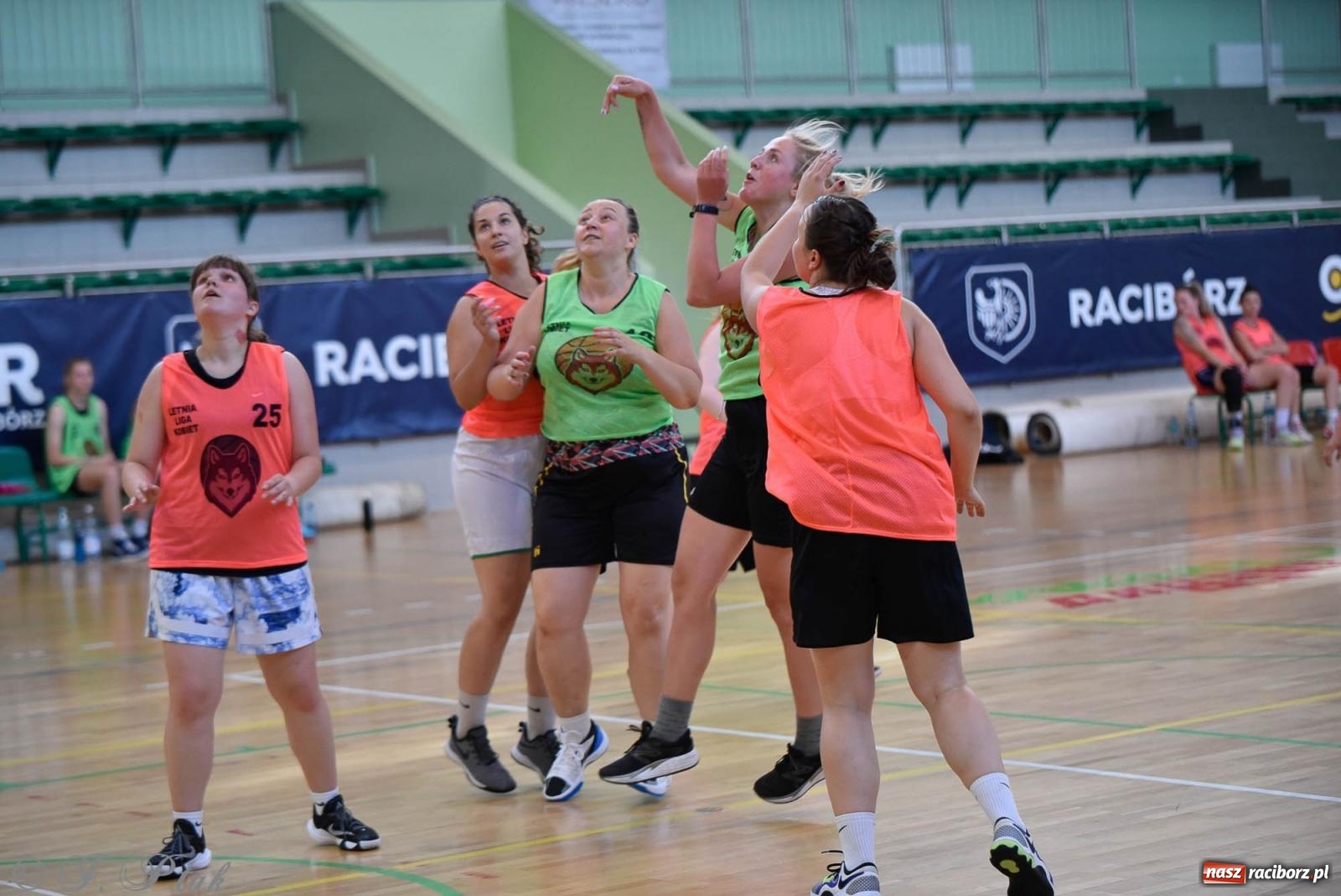 Zdjęcie w galerii na portalu naszraciborz.pl: Rywalizacja z miłości do dyscypliny. Liga Koszykówki Kobiet w Raciborzu [FOTO] wiadomości z regionu