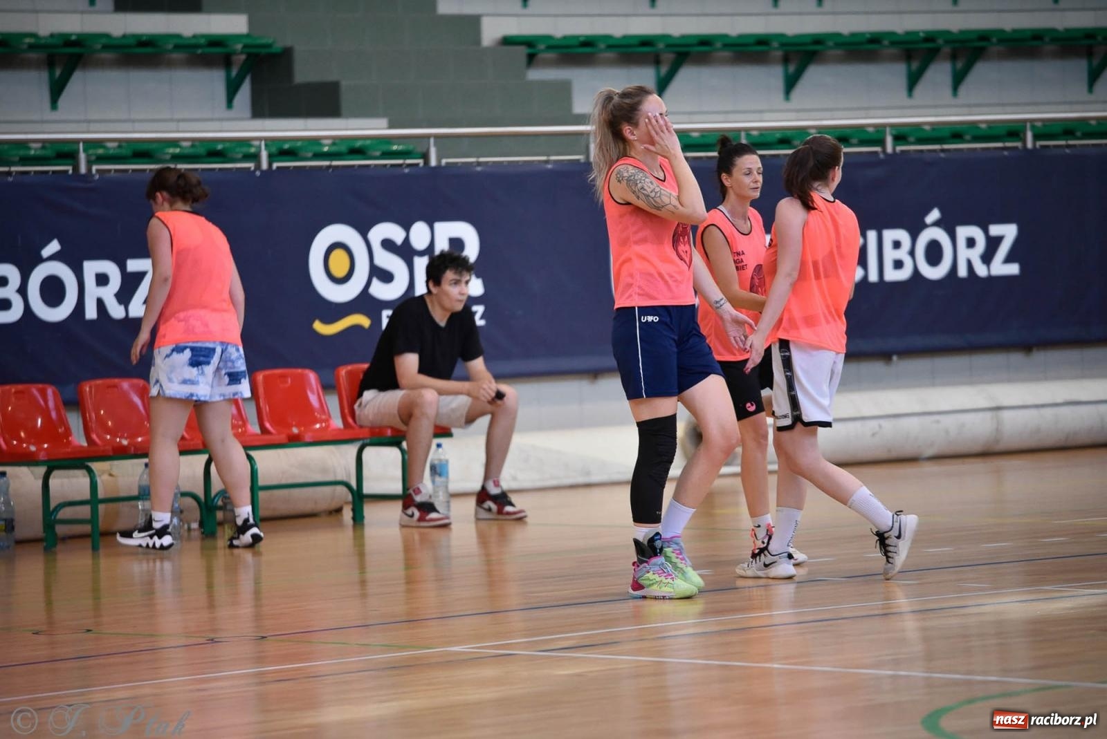 Zdjęcie w galerii na portalu naszraciborz.pl: Rywalizacja z miłości do dyscypliny. Liga Koszykówki Kobiet w Raciborzu [FOTO] wiadomości z regionu