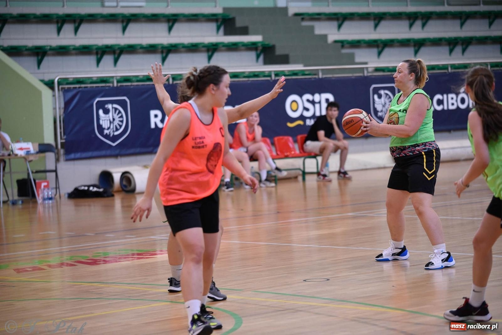 Zdjęcie w galerii na portalu naszraciborz.pl: Rywalizacja z miłości do dyscypliny. Liga Koszykówki Kobiet w Raciborzu [FOTO] wiadomości z regionu