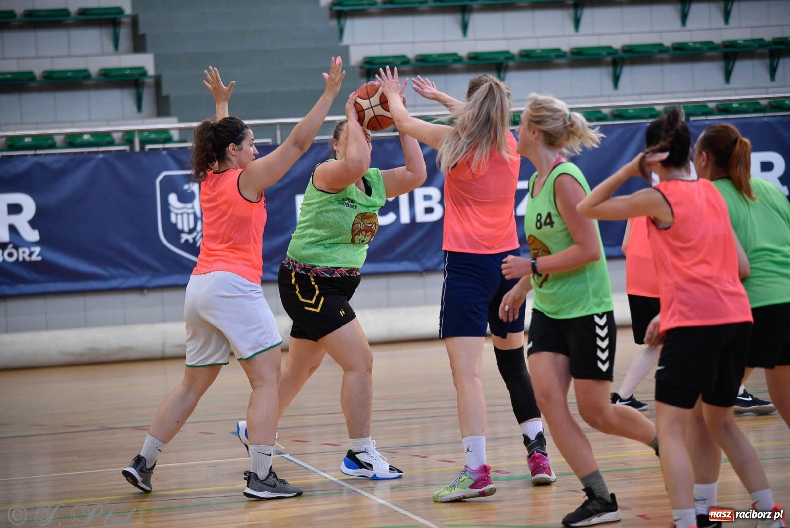 Zdjęcie w galerii na portalu naszraciborz.pl: Rywalizacja z miłości do dyscypliny. Liga Koszykówki Kobiet w Raciborzu [FOTO] wiadomości z regionu