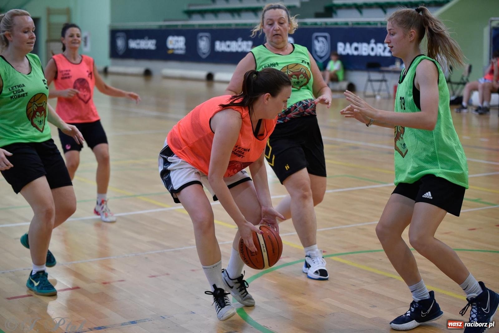 Zdjęcie w galerii na portalu naszraciborz.pl: Rywalizacja z miłości do dyscypliny. Liga Koszykówki Kobiet w Raciborzu [FOTO] wiadomości z regionu