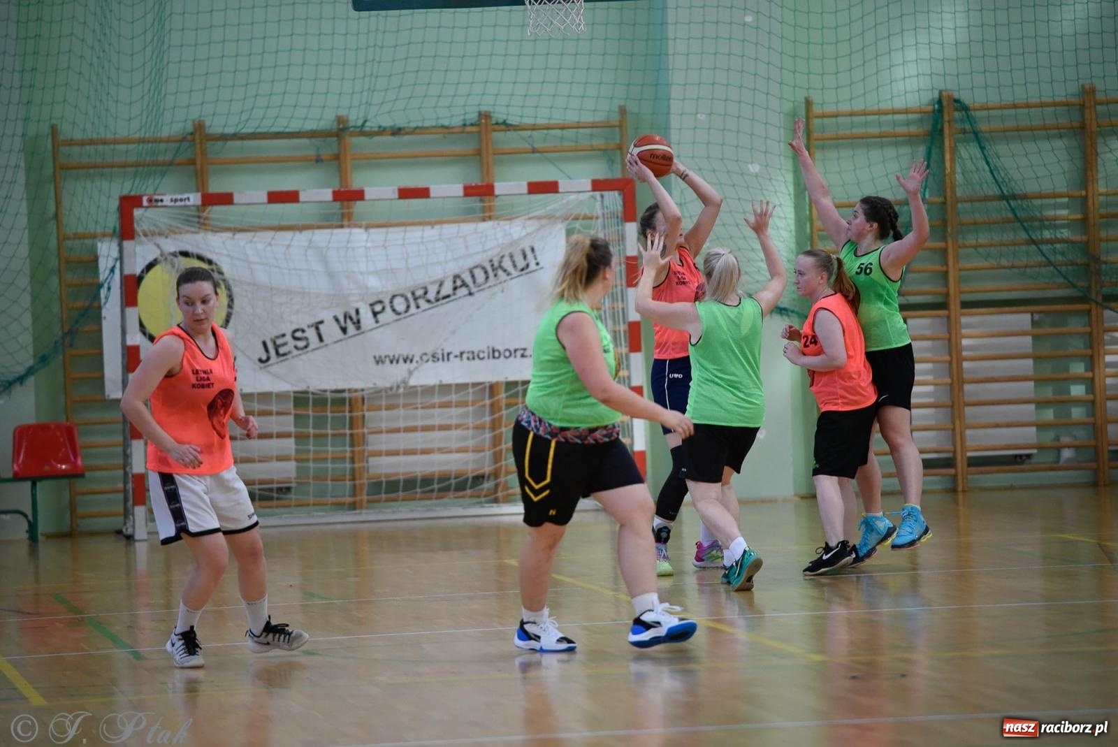 Zdjęcie w galerii na portalu naszraciborz.pl: Rywalizacja z miłości do dyscypliny. Liga Koszykówki Kobiet w Raciborzu [FOTO] wiadomości z regionu