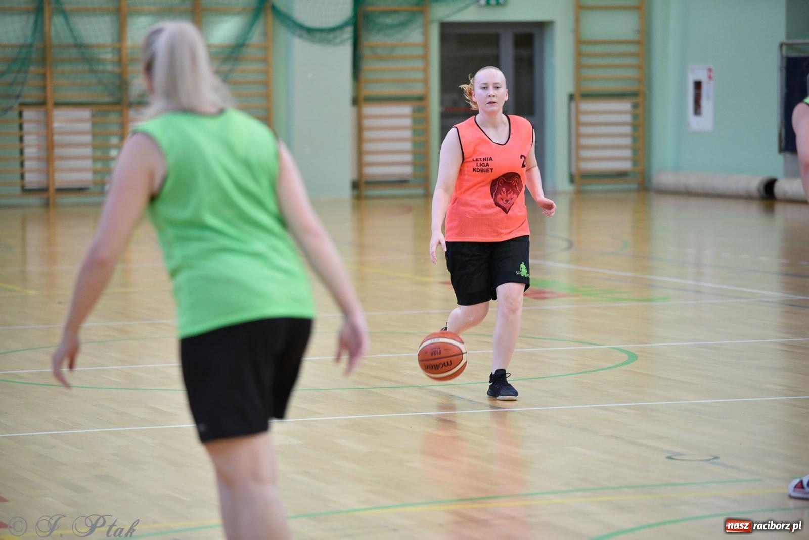 Zdjęcie w galerii na portalu naszraciborz.pl: Rywalizacja z miłości do dyscypliny. Liga Koszykówki Kobiet w Raciborzu [FOTO] wiadomości z regionu